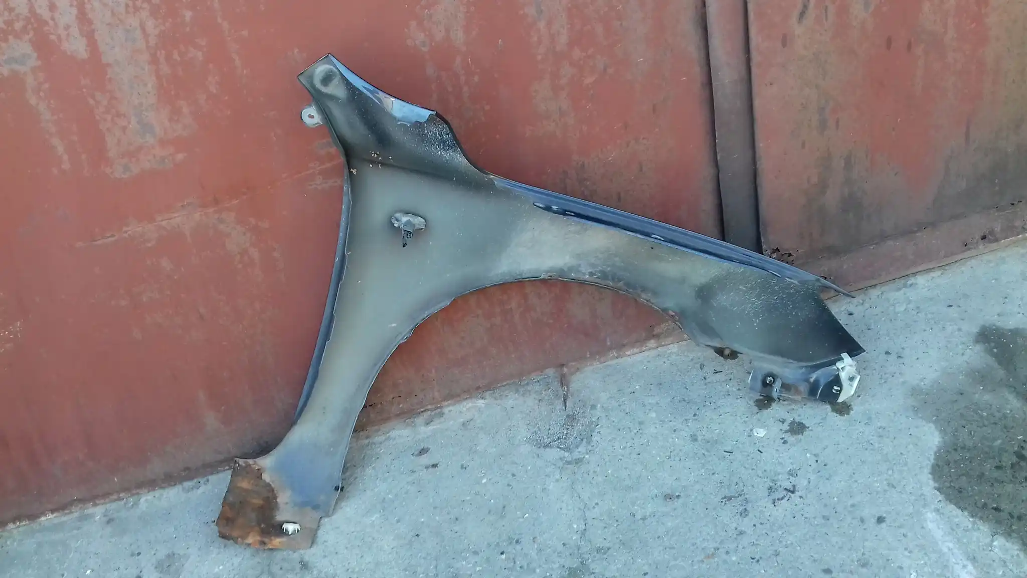 BŁOTNIK LEWY PRZÓD PRZEDNI MAZDA 3 BK HB 03- 28B