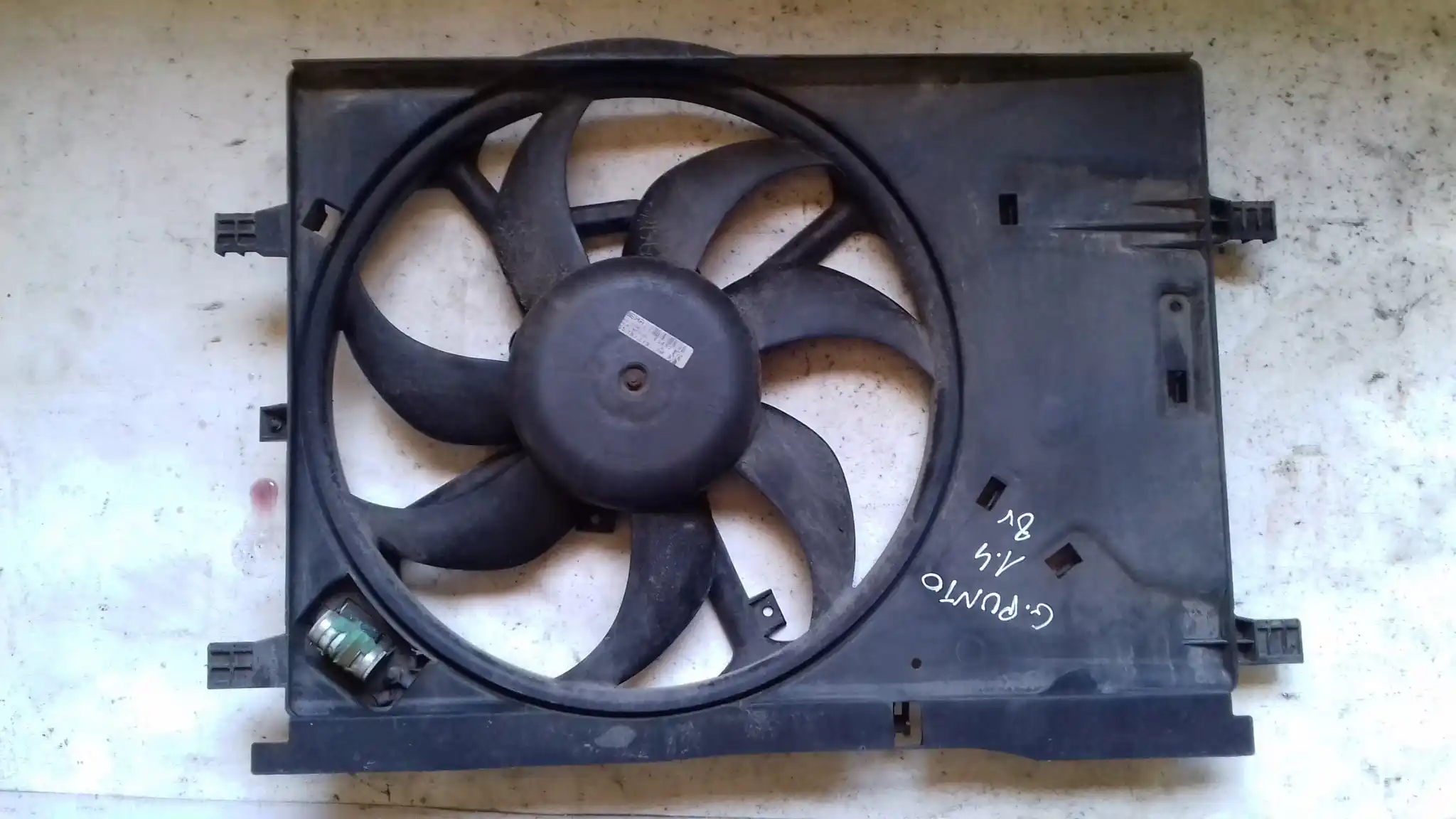 WENTYLATOR CHŁODNICY 55702179 FIAT GRANDE PUNTO 1.4 8V 05-09