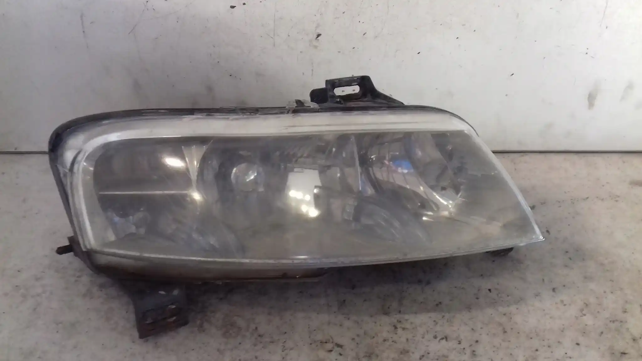 LAMPA PRAWY PRZÓD PRZEDNIA FIAT STILO 5D HB KOMBI 01-