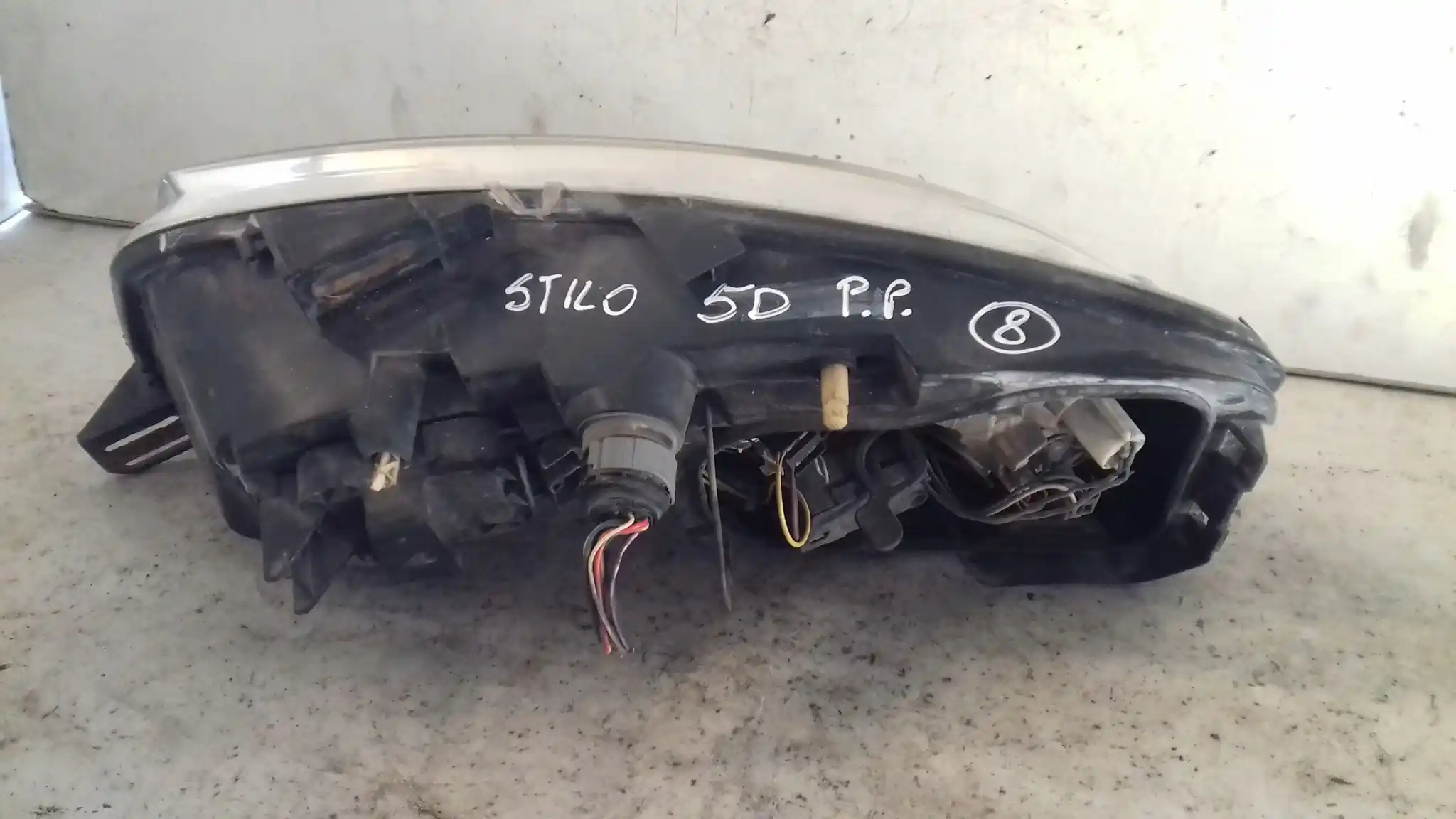 LAMPA PRAWY PRZÓD PRZEDNIA FIAT STILO 5D HB KOMBI 01-