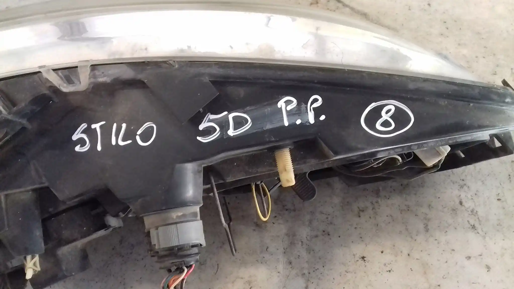 LAMPA PRAWY PRZÓD PRZEDNIA FIAT STILO 5D HB KOMBI 01-