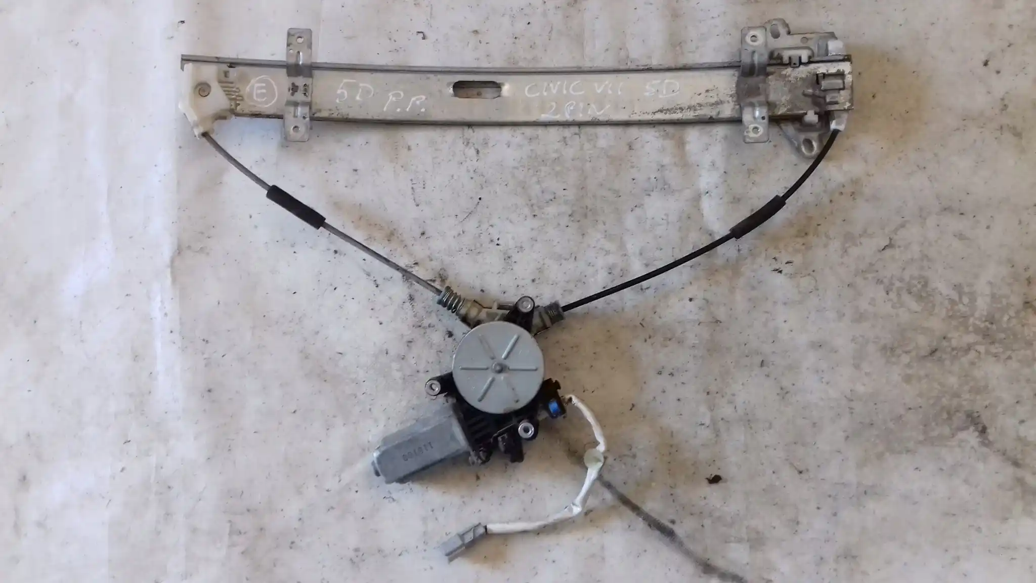 MECHANIZM SILNICZEK SZYBY PRAWY PRZÓD 2 PIN HONDA CIVIC VII 5D HB 00-06