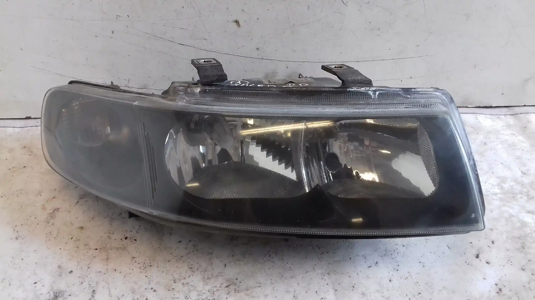 LAMPA PRAWY PRZÓD PRZEDNIA 67742701 SEAT TOLEDO II LEON I 98-05