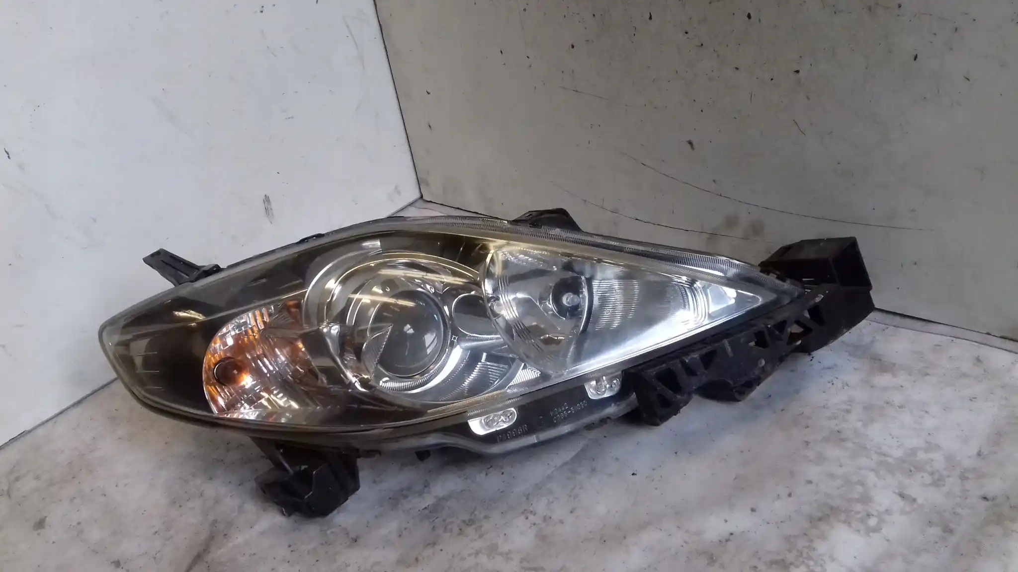 LAMPA PRAWY PRZÓD PRZEDNIA MAZDA 5 I CR 05-07