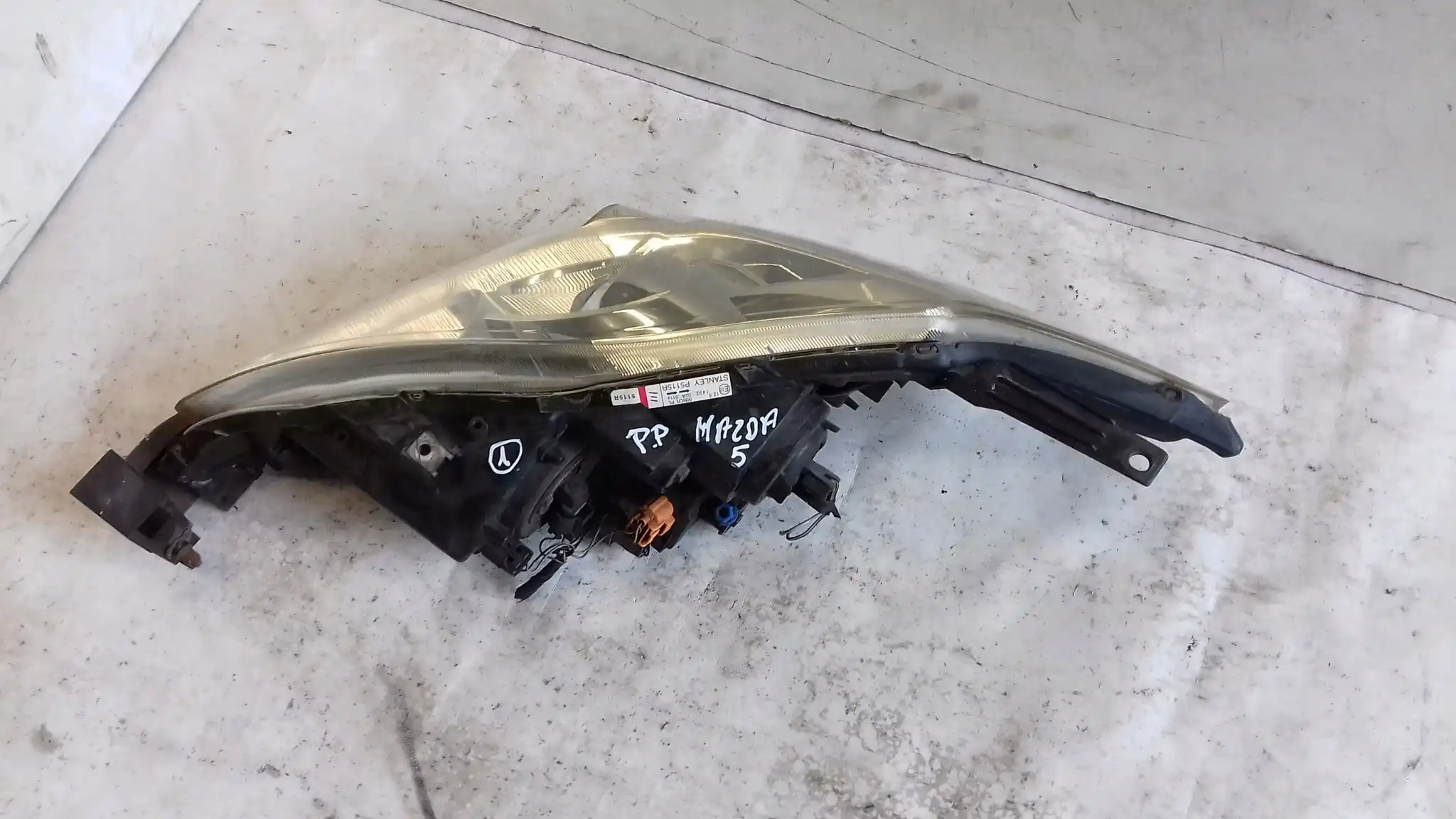 LAMPA PRAWY PRZÓD PRZEDNIA MAZDA 5 I CR 05-07