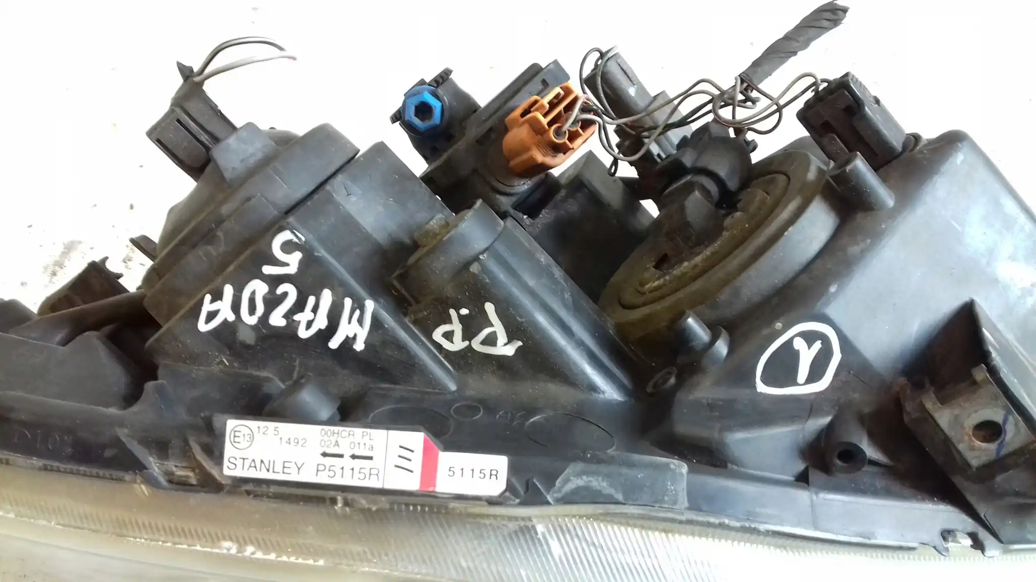 LAMPA PRAWY PRZÓD PRZEDNIA MAZDA 5 I CR 05-07