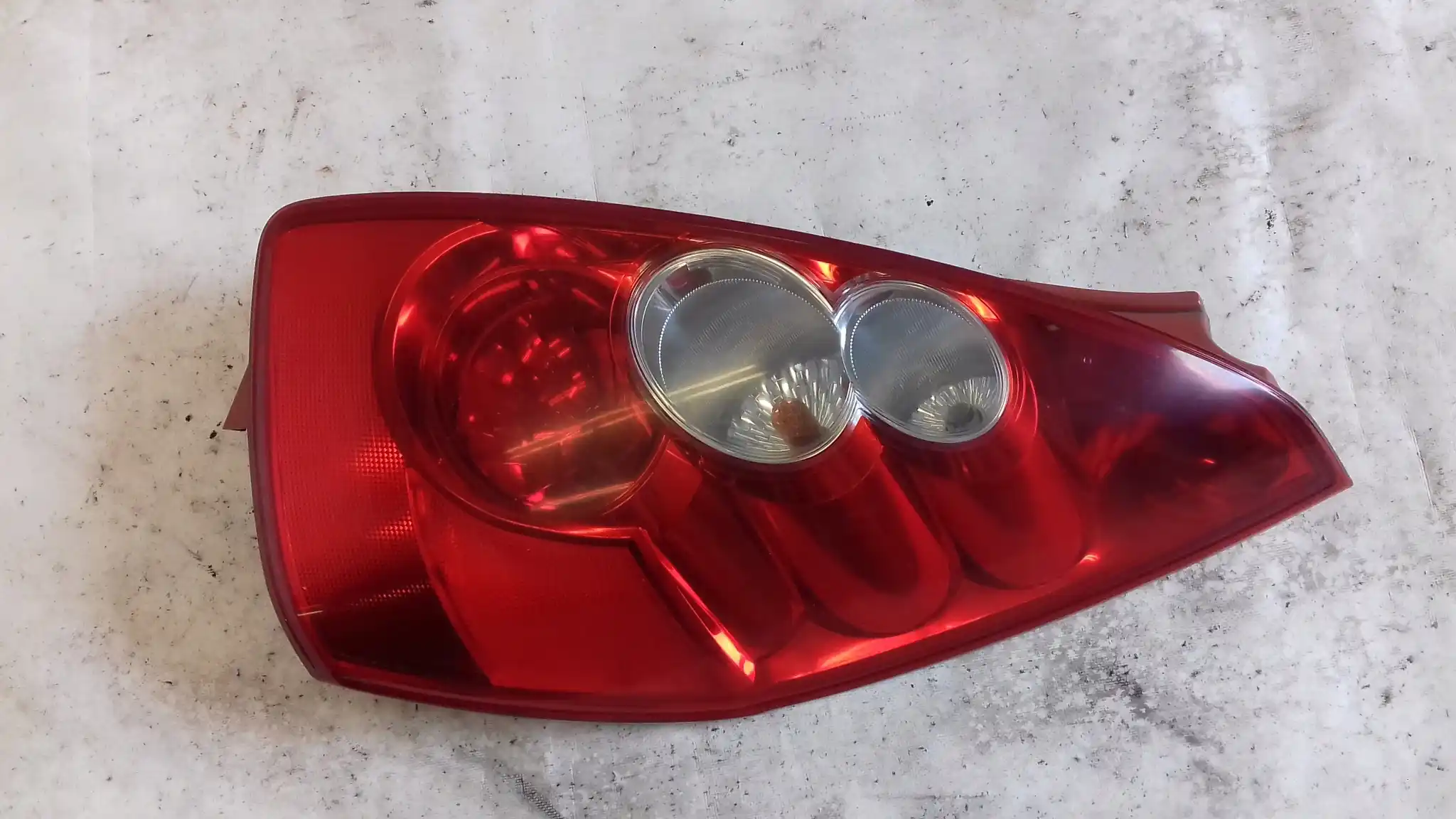 LAMPA PRAWY TYŁ TYLNA MAZDA 5 I CR 05-07