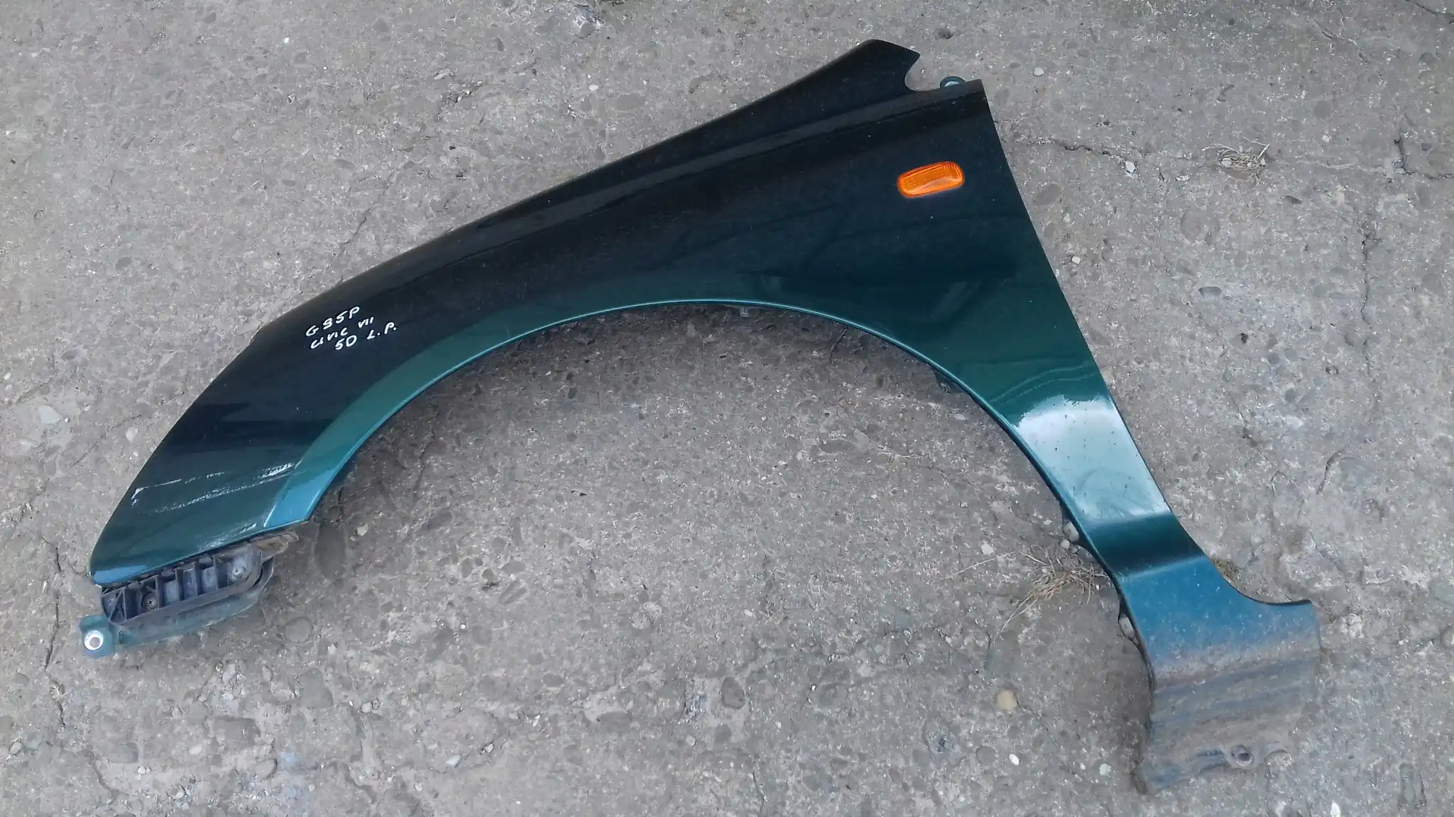 BŁOTNIK LEWY PRZÓD PRZEDNI HONDA CIVIC VII 5D HB 00-04 G95P