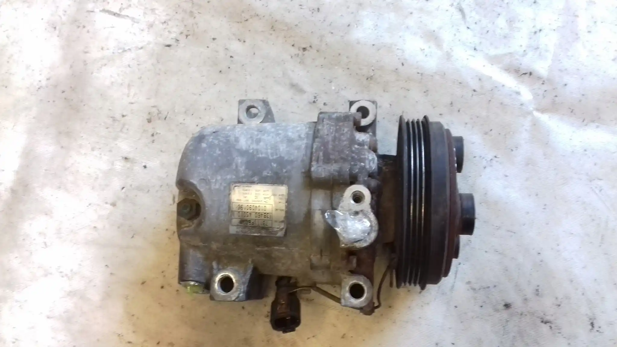 SPRĘŻARKA KLIMATYZACJI 73111FE020 SUBARU IMPREZA II 2.0 16V 00-