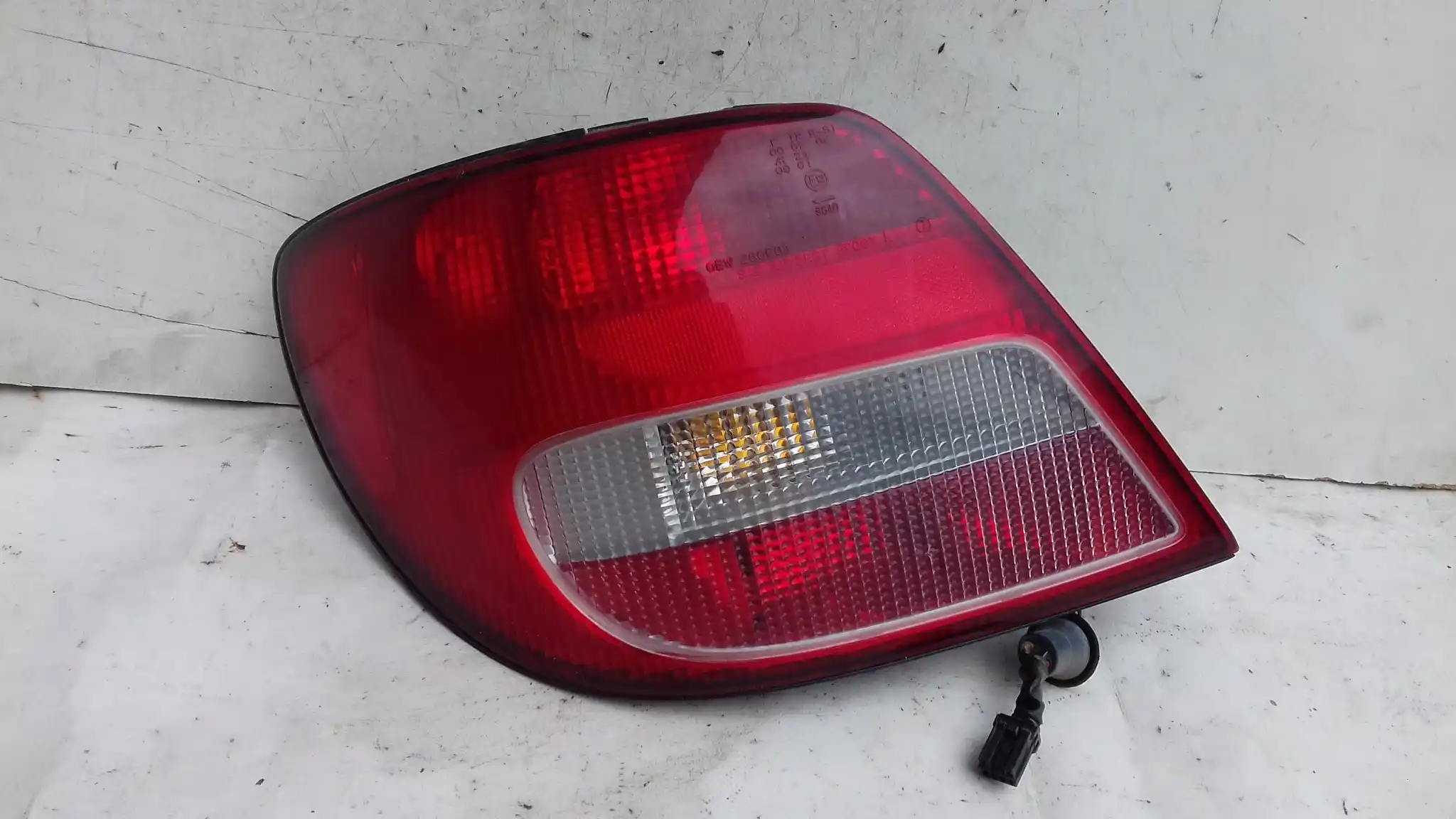 LAMPA LEWY TYŁ TYLNA SUBARU IMPREZA II KOMBI 00-