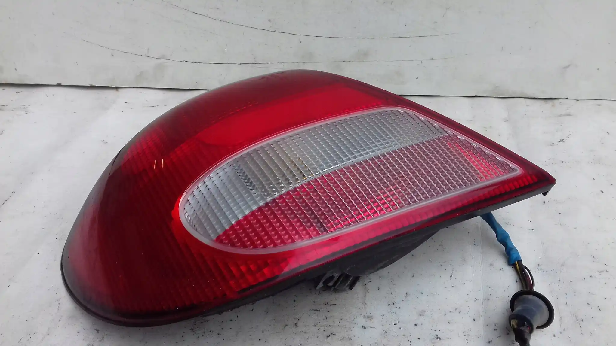 LAMPA LEWY TYŁ TYLNA SUBARU IMPREZA II KOMBI 00-