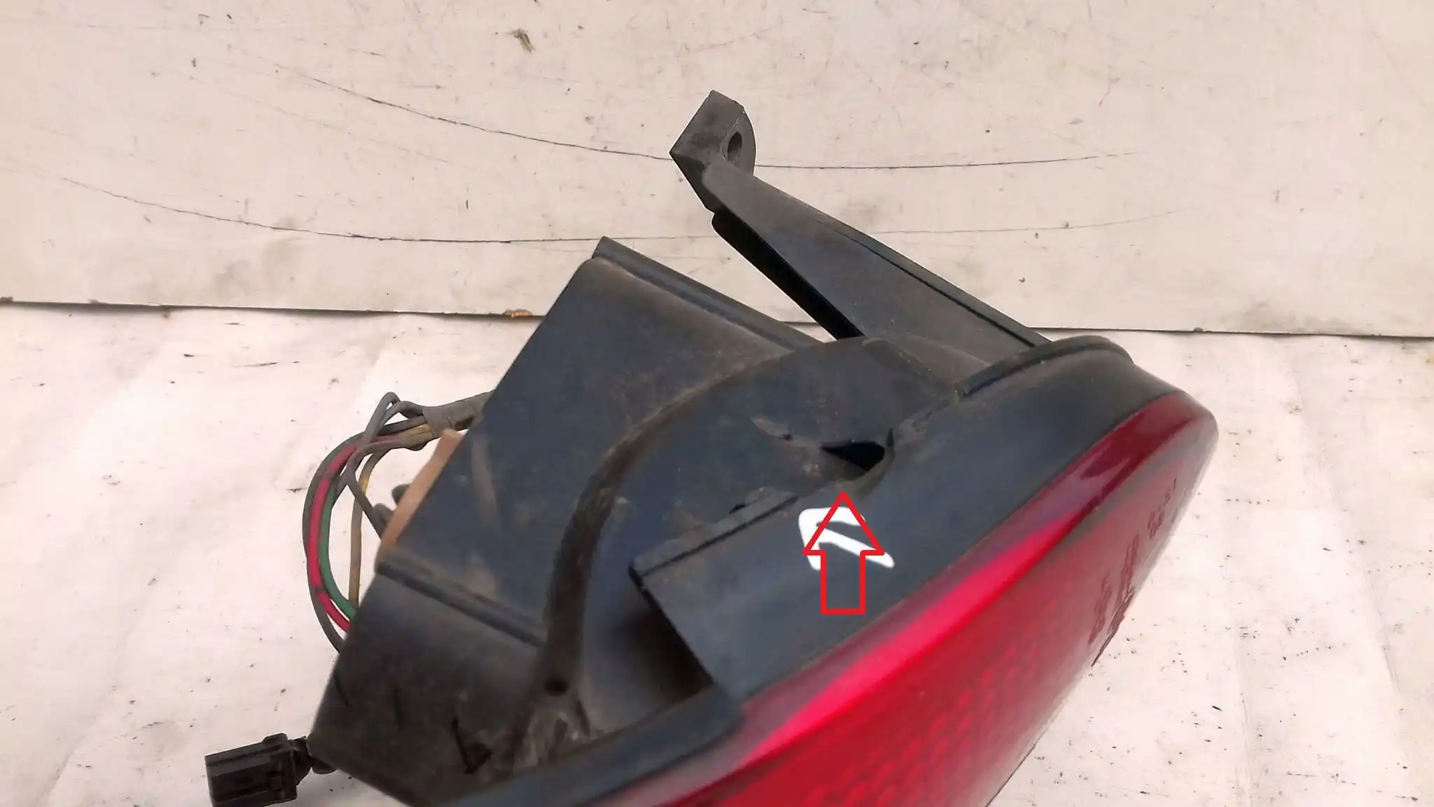 LAMPA LEWY TYŁ TYLNA SUBARU IMPREZA II KOMBI 00-