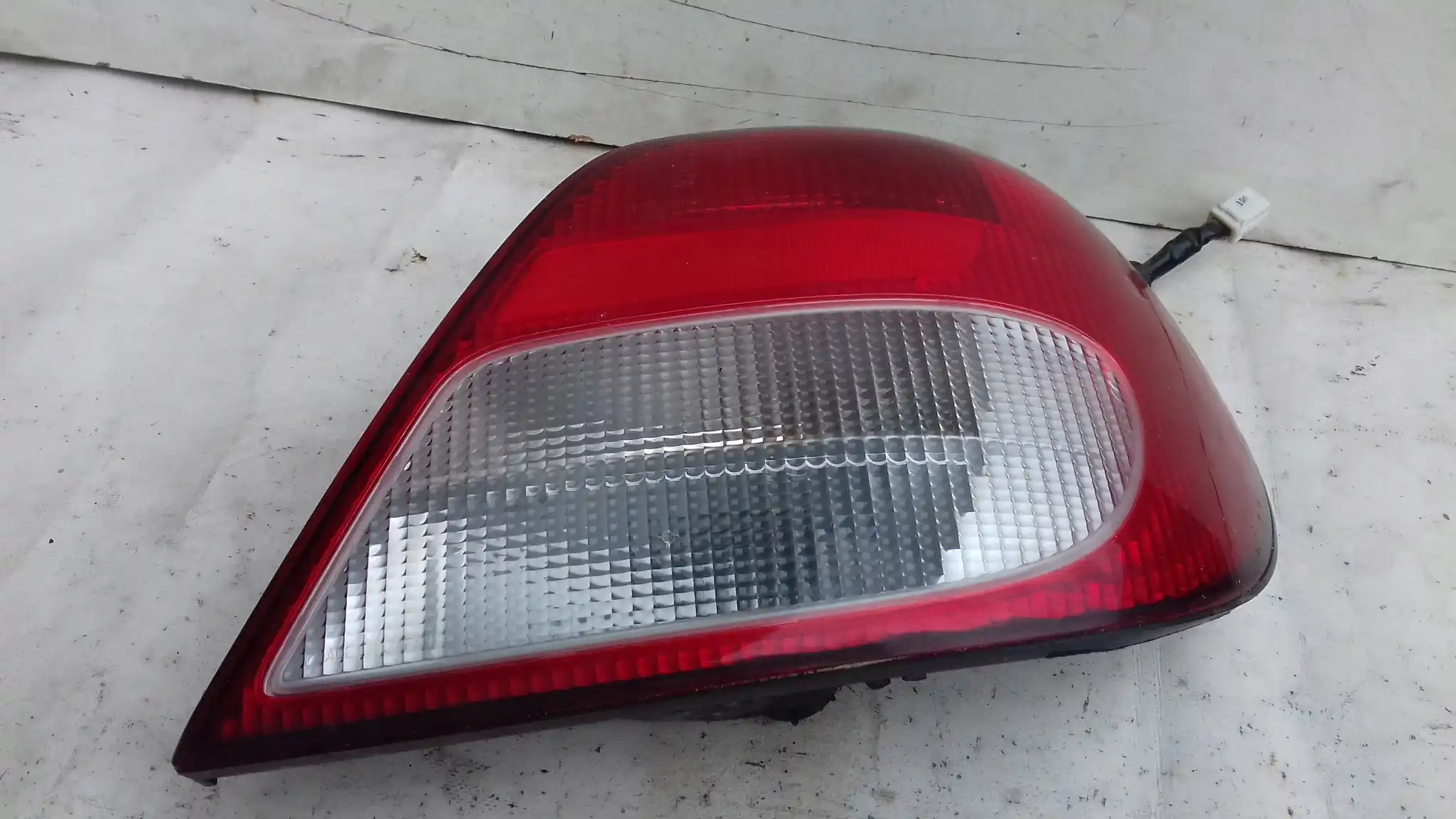 LAMPA PRAWY TYŁ TYLNA SUBARU IMPREZA II KOMBI 00-