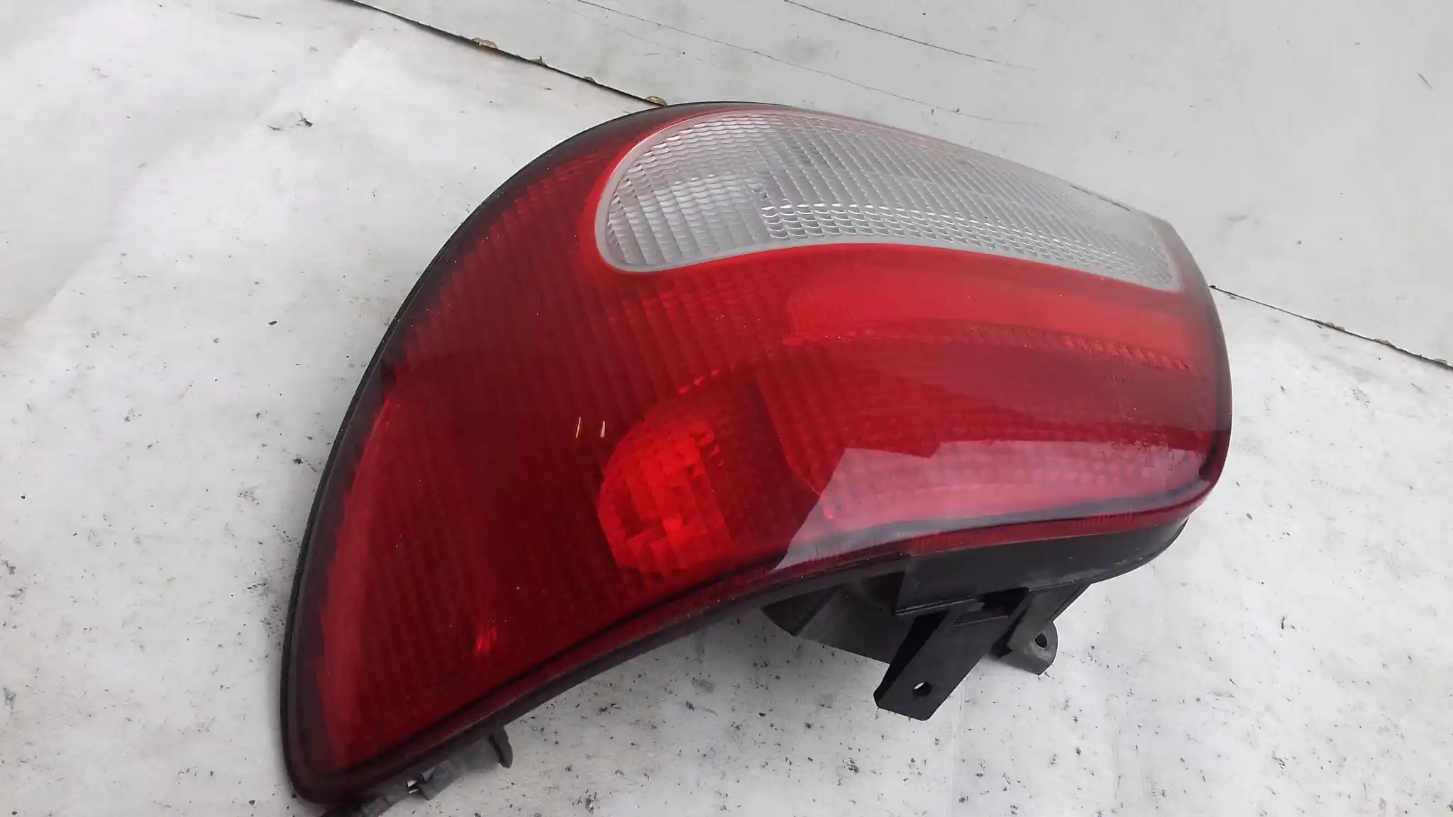 LAMPA PRAWY TYŁ TYLNA SUBARU IMPREZA II KOMBI 00-