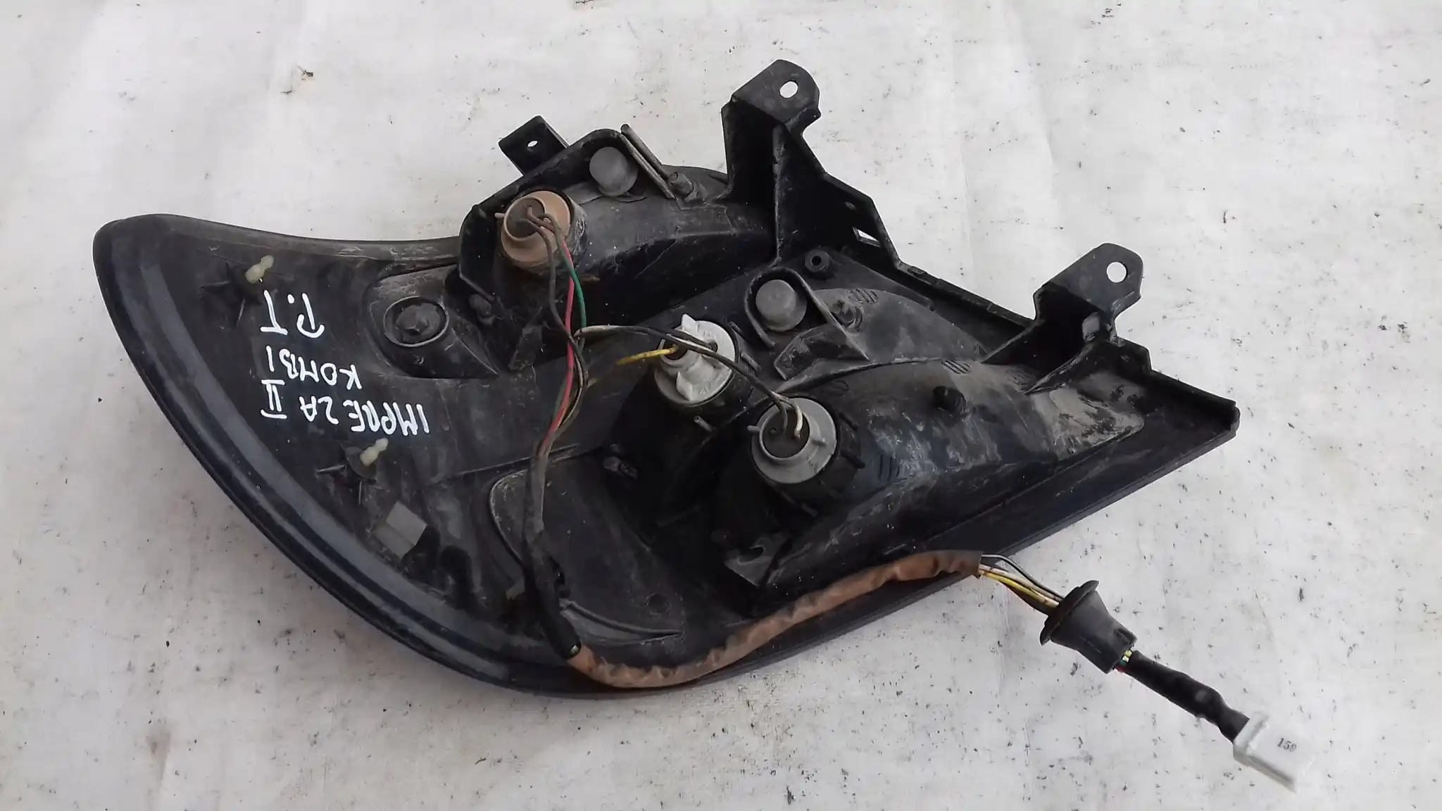 LAMPA PRAWY TYŁ TYLNA SUBARU IMPREZA II KOMBI 00-