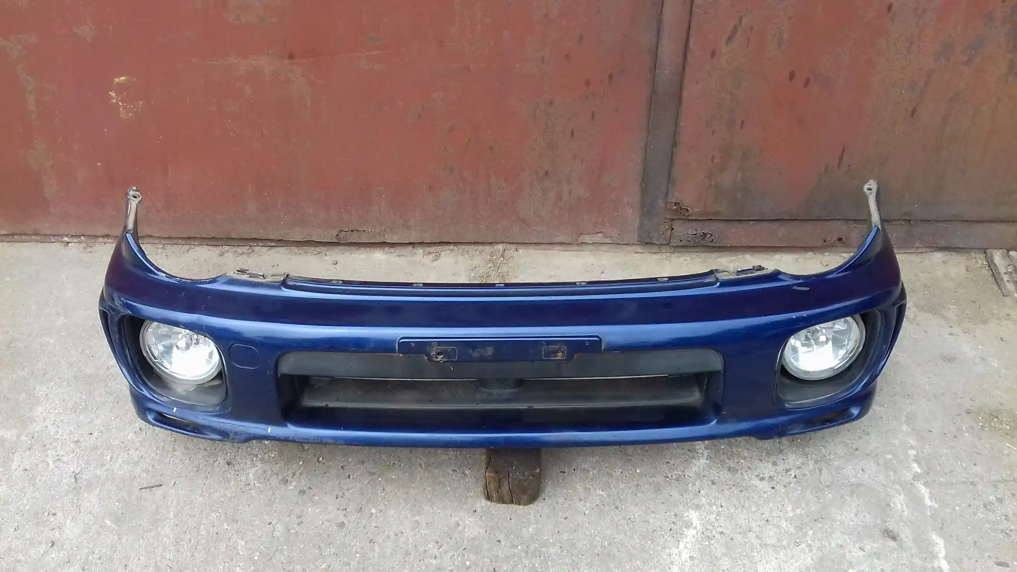 ZDERZAK PRZÓD PRZEDNI HALOGENY SUBARU IMPREZA II KOMBI 00- 95H