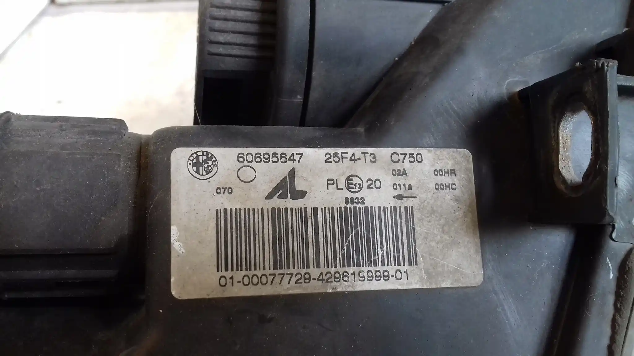 LAMPA PRAWY PRZÓD PRZEDNIA 60695647 ALFA ROMEO 156 LIFT 03-06