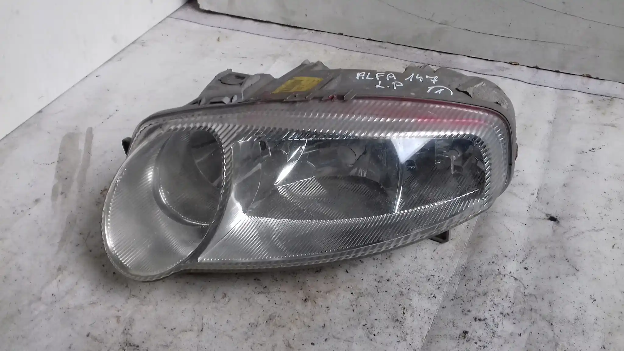 LAMPA LEWY PRZÓD PRZEDNIA 468261960 ALFA ROMEO 147 00-04