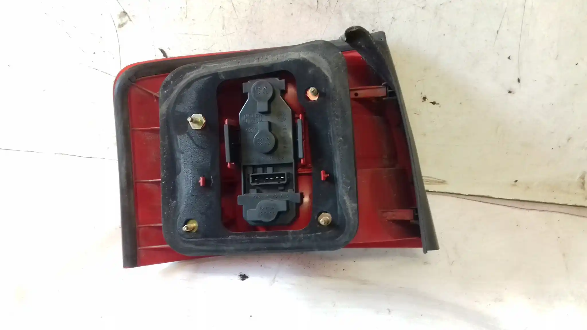LAMPA PRAWY TYŁ TYLNA 4B9945096D AUDI A6 C5 KOMBI 97-01