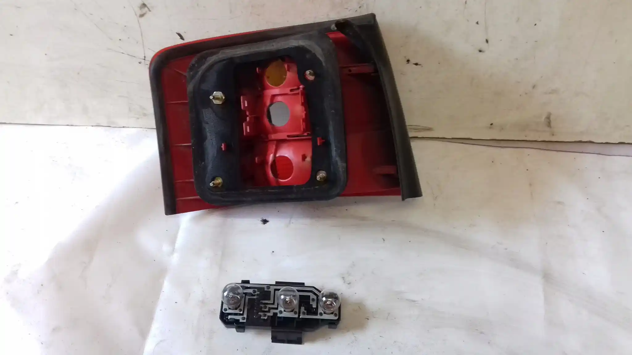 LAMPA PRAWY TYŁ TYLNA 4B9945096D AUDI A6 C5 KOMBI 97-01