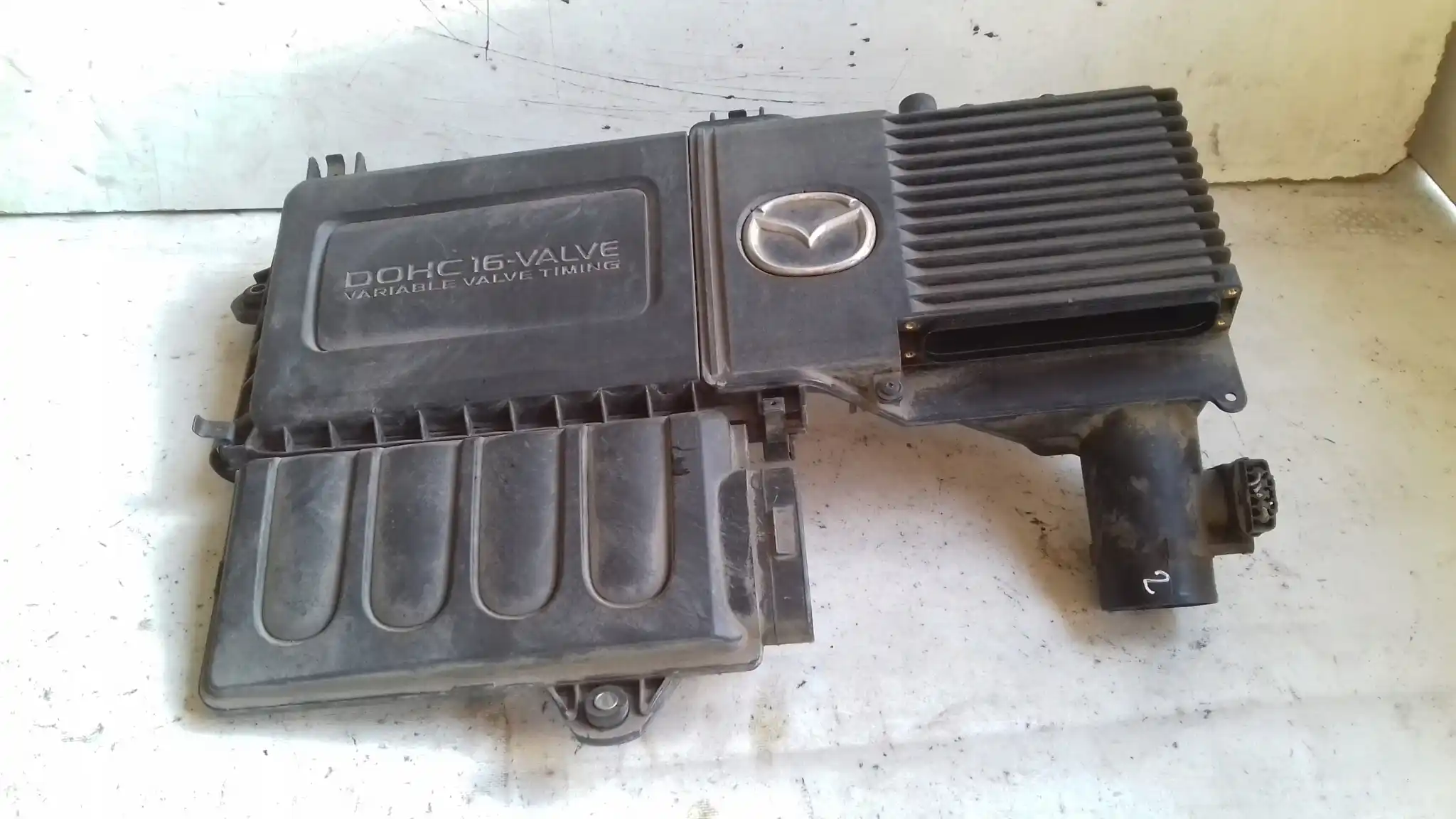 OBUDOWA FILTRA POWIETRZA KOMPUTERA MAZDA 3 BK 1.6 16V 03-