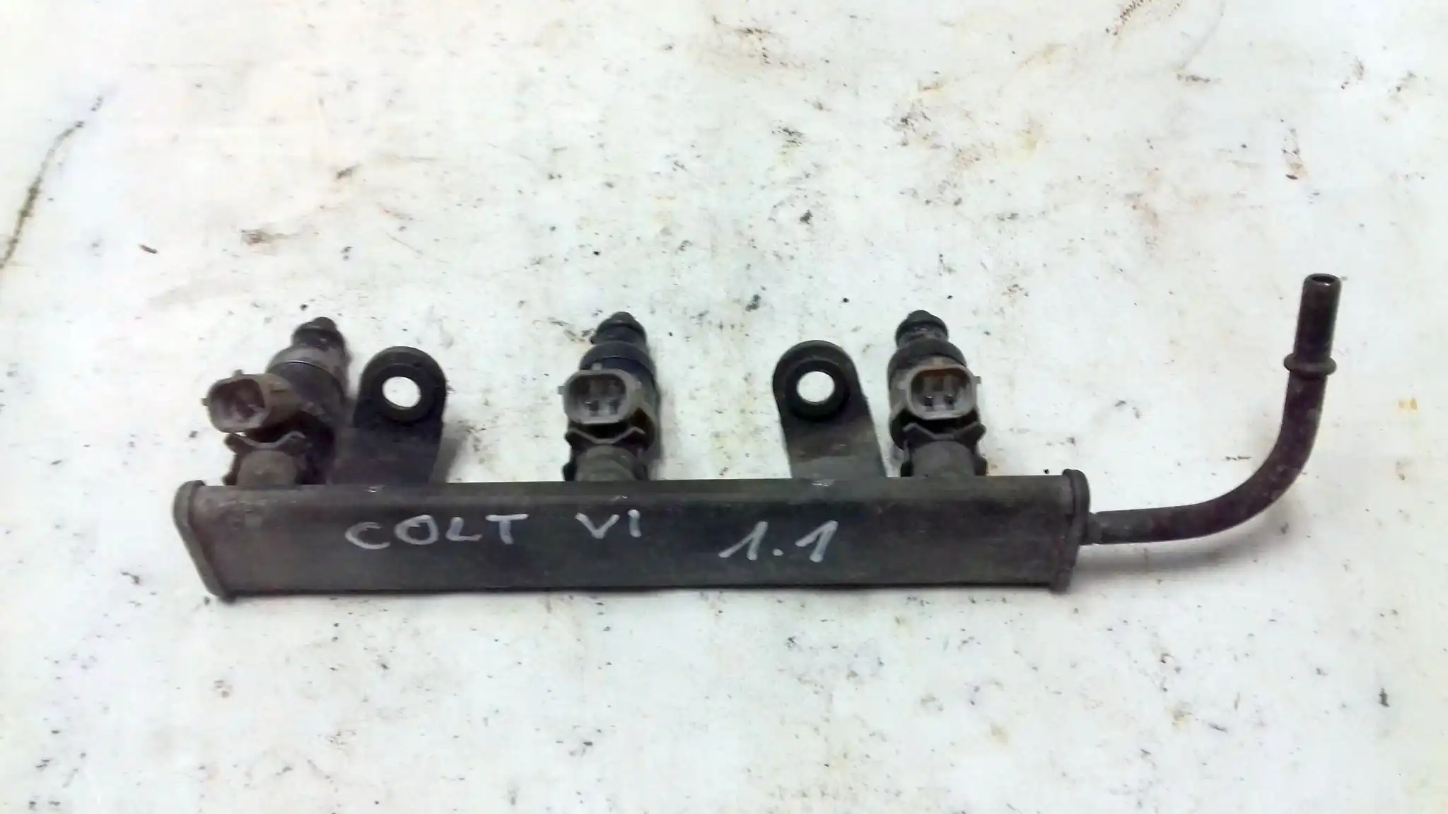 LISTWA WTRYSKOWA WTRYSKIWACZE MR988977 MITSUBISHI COLT VI Z30 1.1 04-