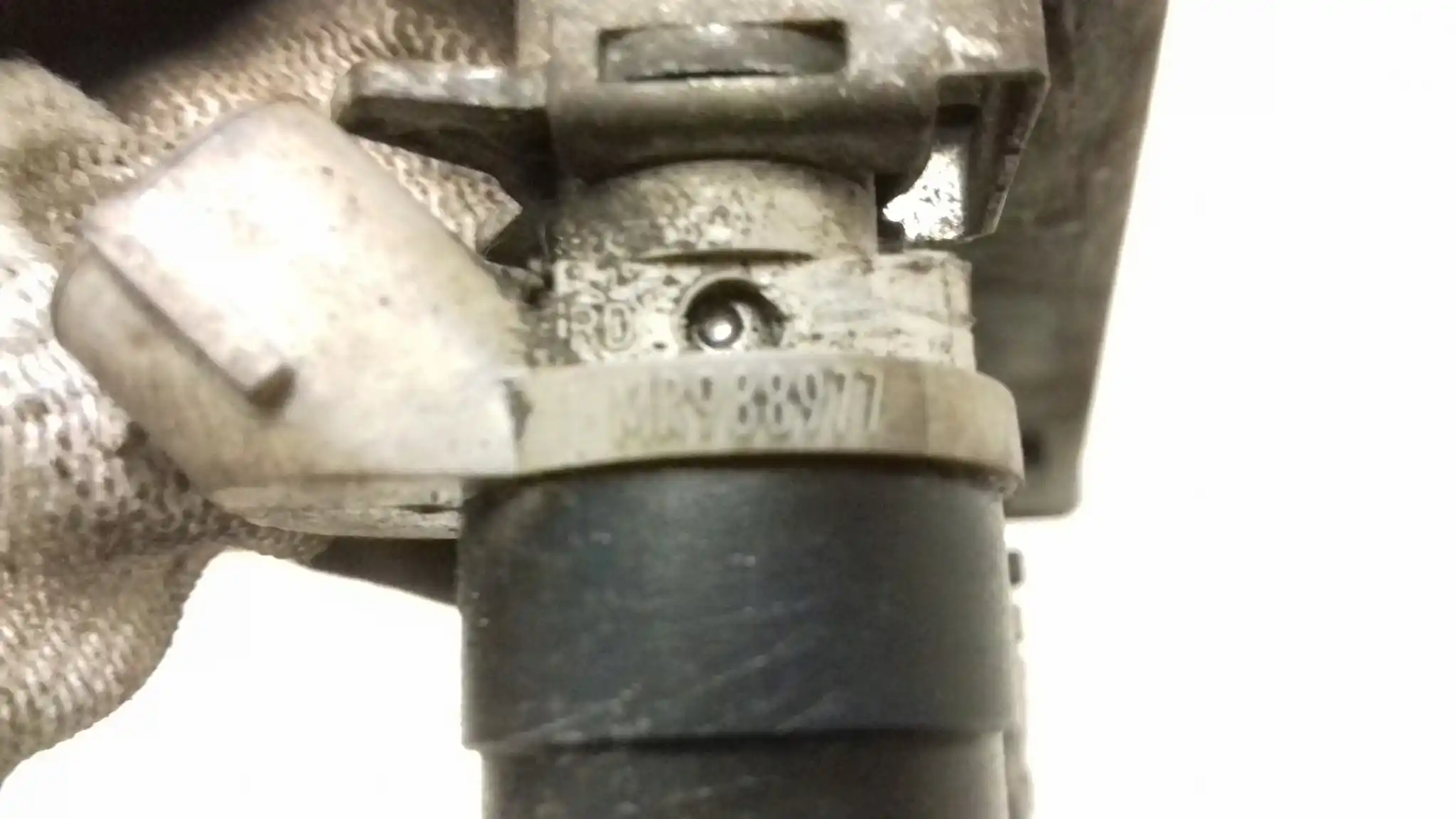 LISTWA WTRYSKOWA WTRYSKIWACZE MR988977 MITSUBISHI COLT VI Z30 1.1 04-