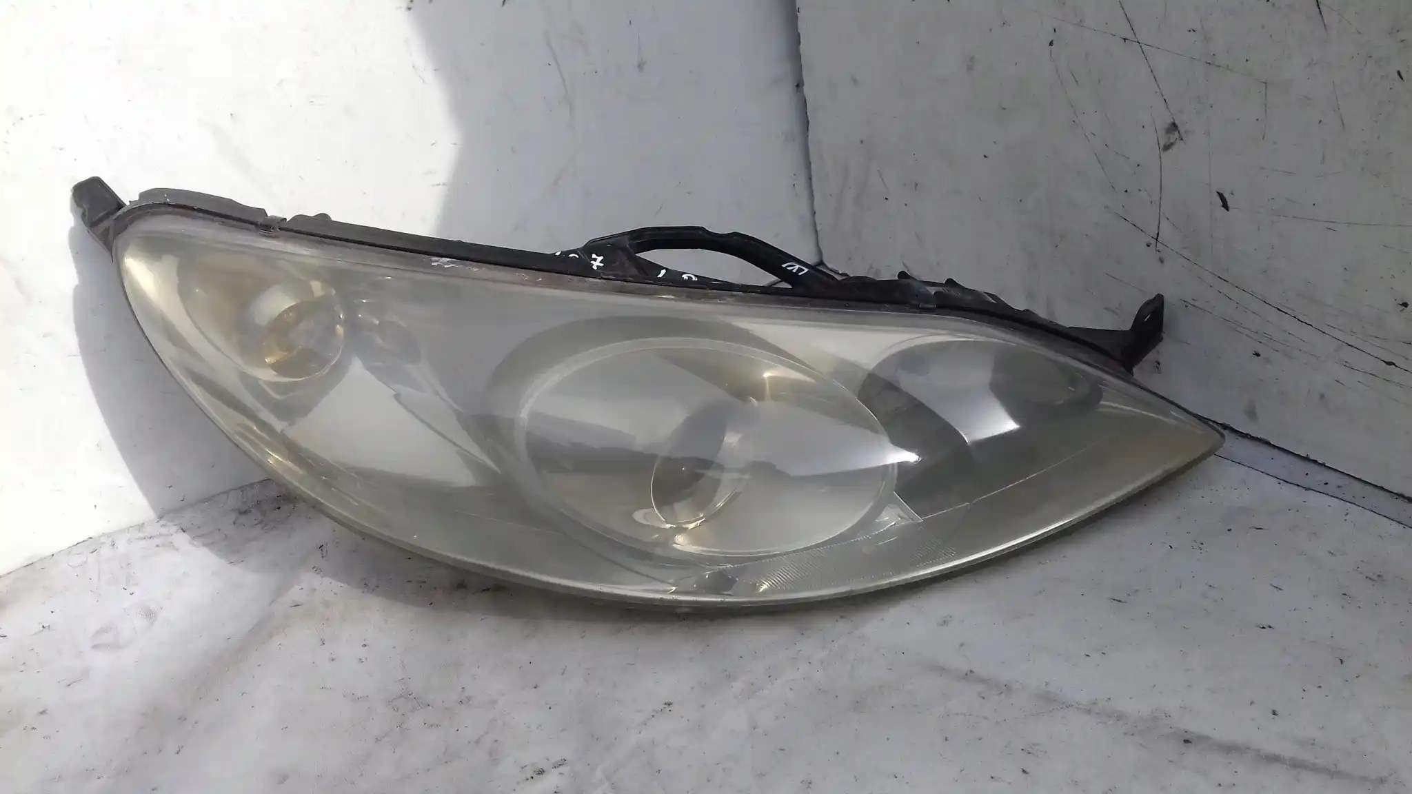 LAMPA PRAWY PRZÓD PRZEDNIA 0301213201 PEUGEOT 407 04-11