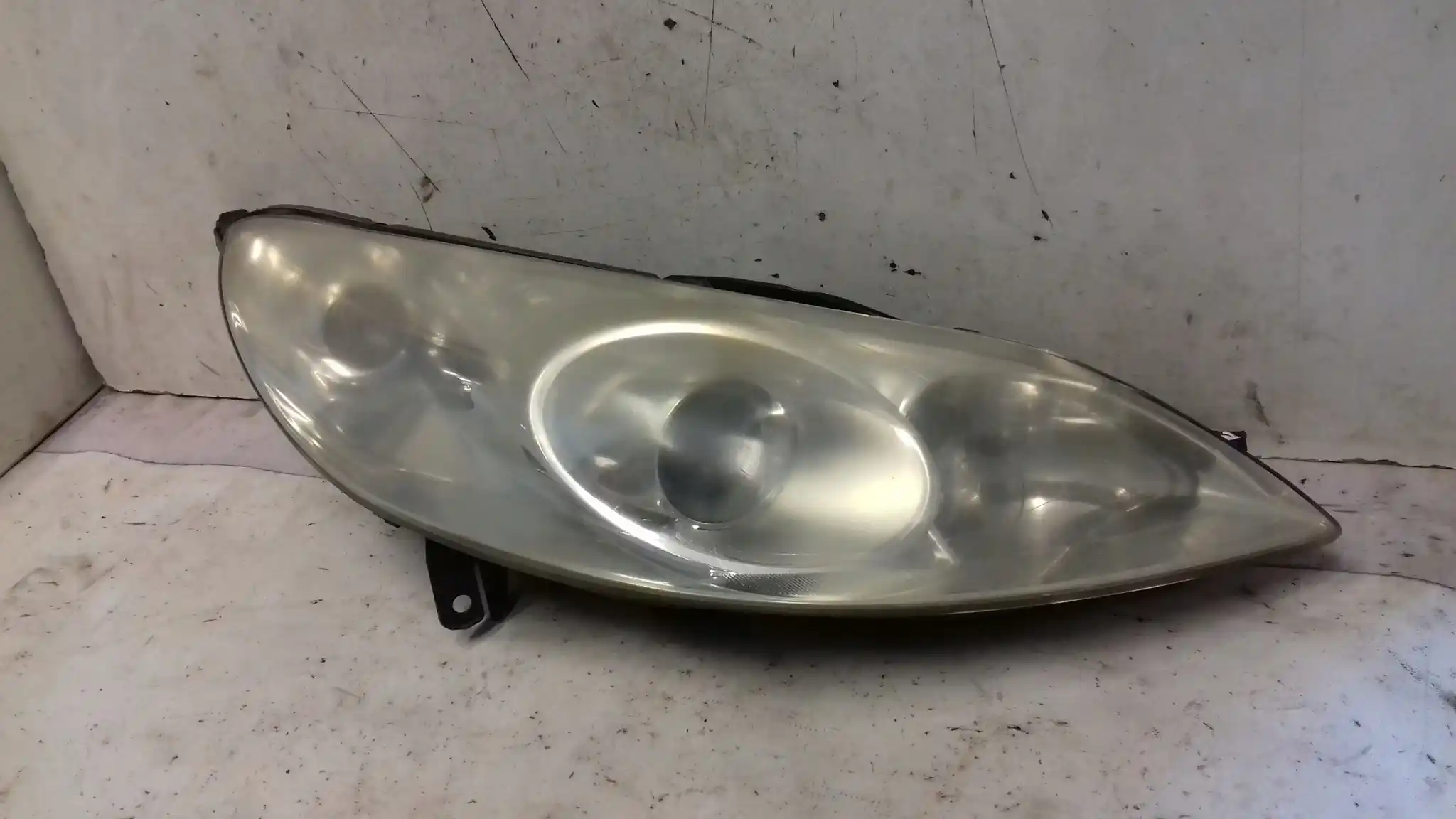 LAMPA PRAWY PRZÓD PRZEDNIA 0301213201 PEUGEOT 407 04-11
