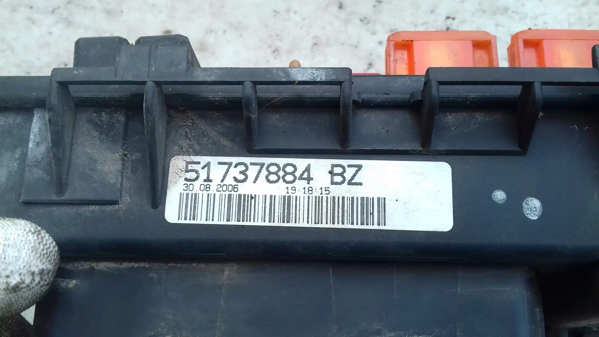 SKRZYNKA BEZPIECZNIKÓW 51737884 BZ FIAT GRANDE PUNTO 05-09