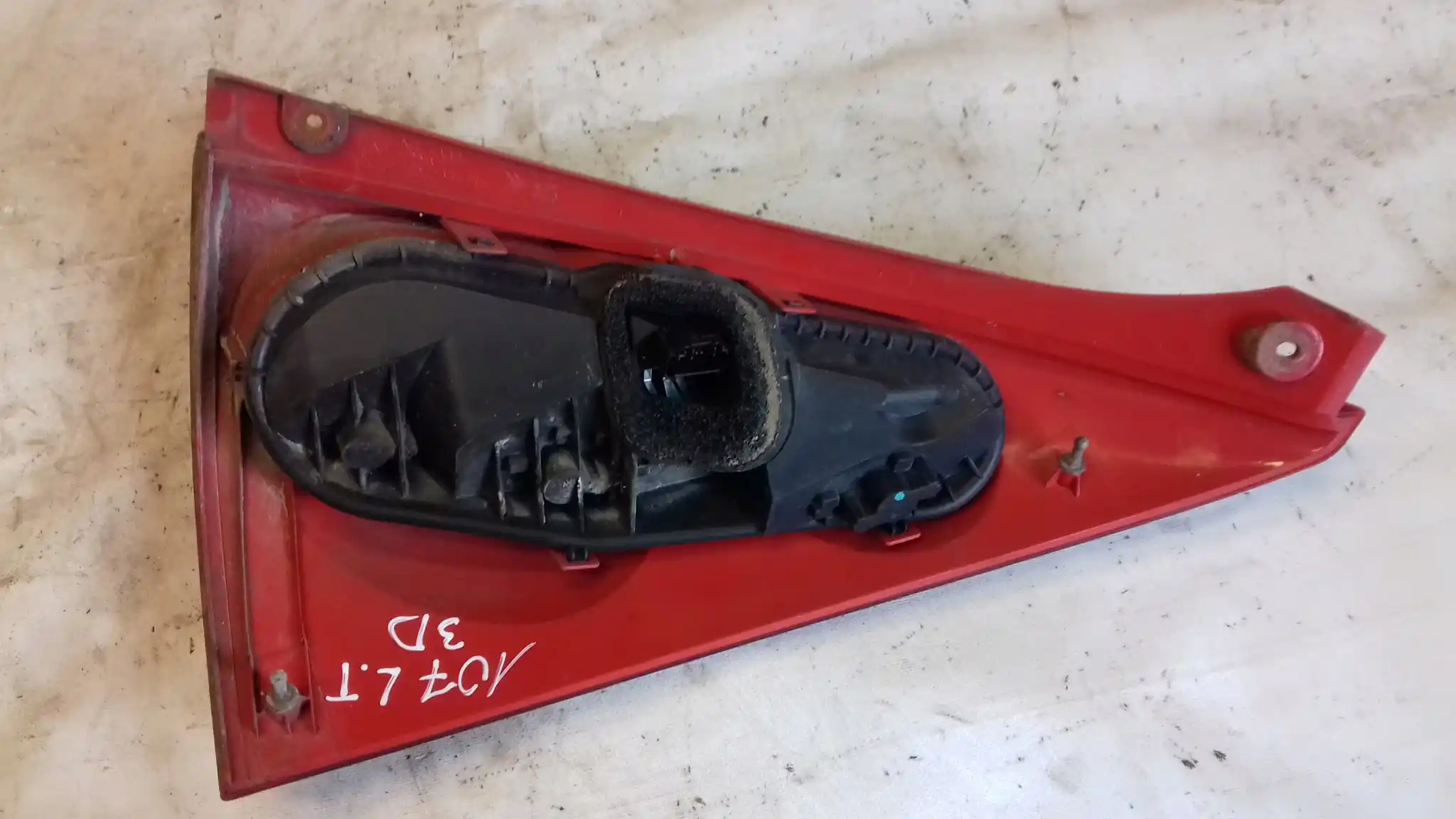 LAMPA LEWY TYŁ TYLNA PEUGEOT 107 3D 05-12