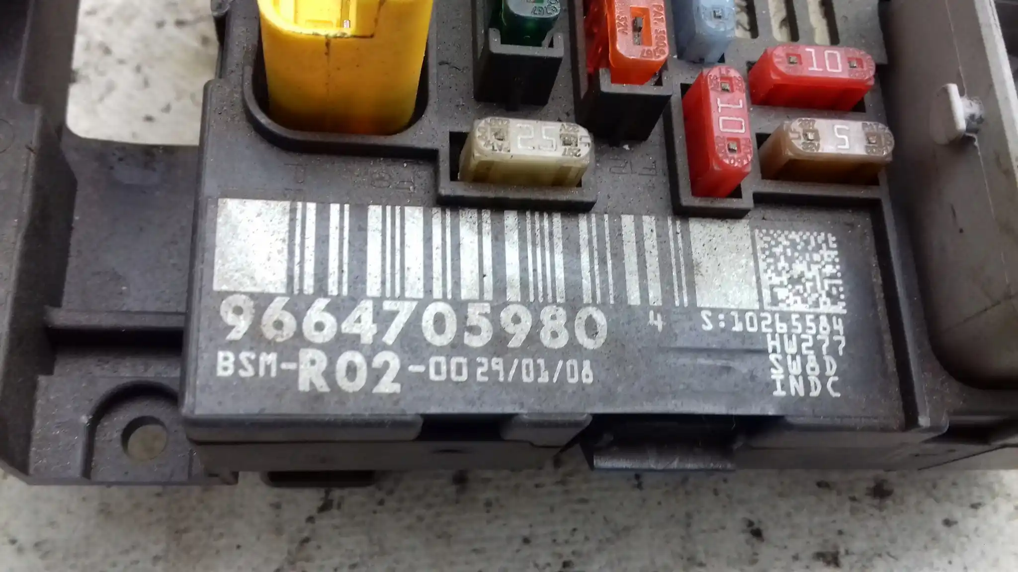 SKRZYNKA BEZPIECZNIKÓW MODUŁ BSM 9664705980 PEUGEOT 407 04- CITROEN PSA