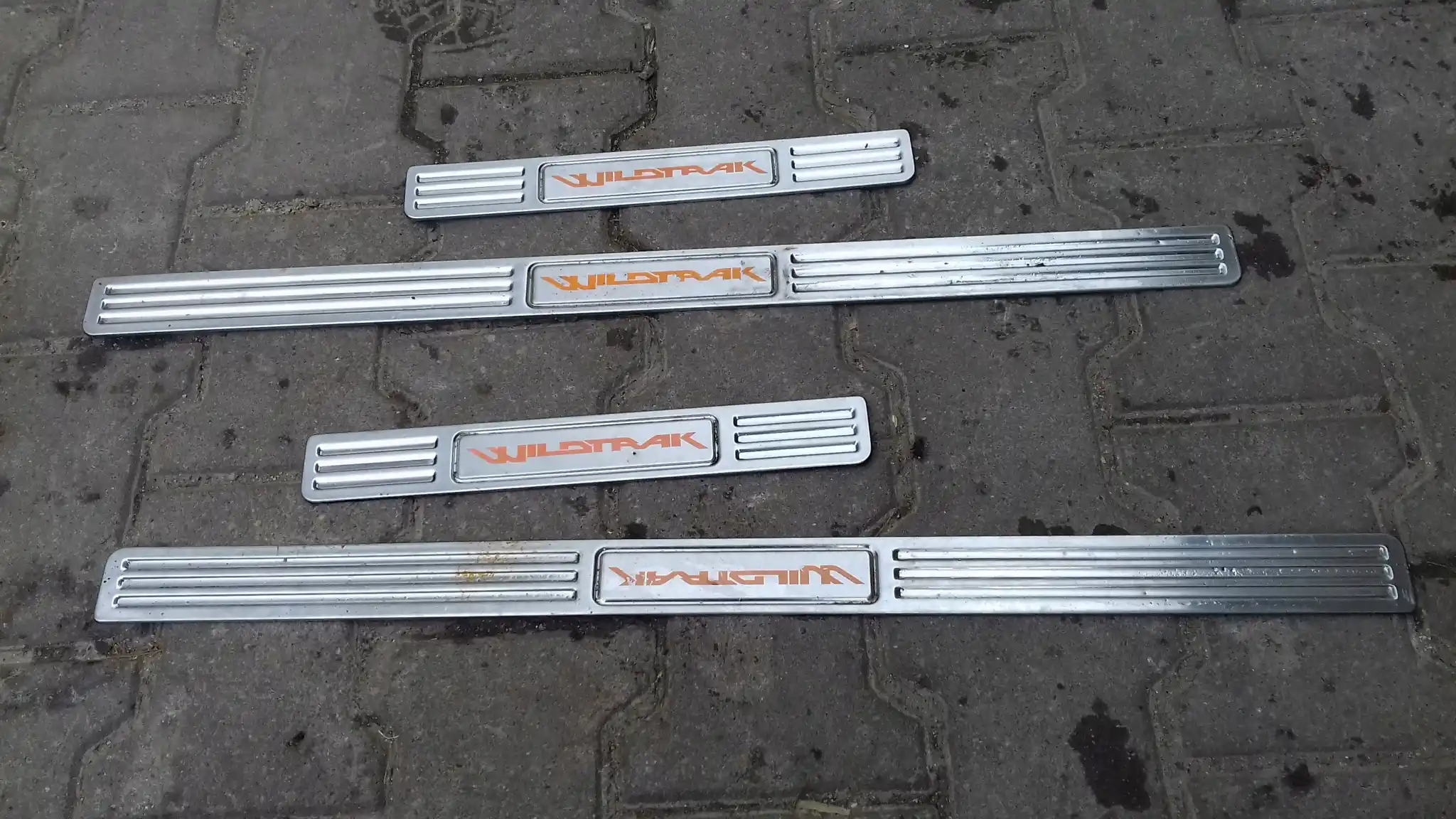 NAKŁADKI LISTWY PROGOWE WILDTRAK KOMPLET FORD RANGER II ET 4D 06-