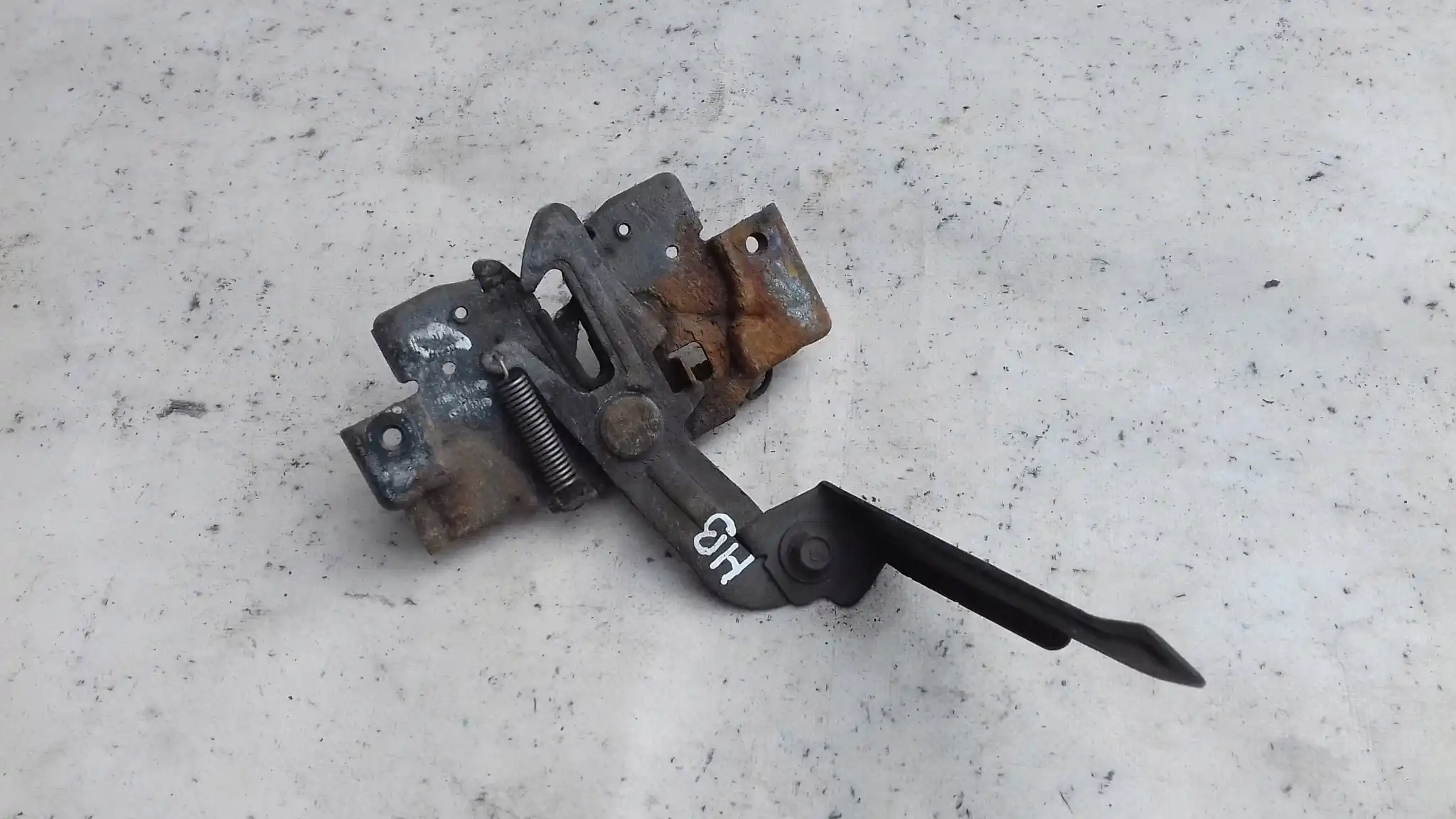 ZAMEK MASKI POKRYWY PRZÓD MAZDA 3 I BK HATCHBACK 03-