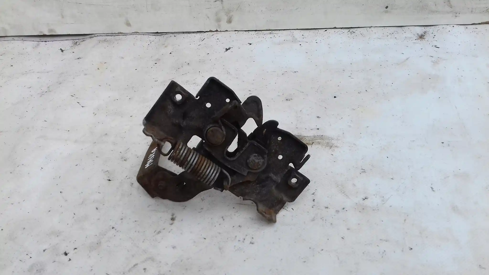 ZAMEK MASKI POKRYWY PRZÓD MAZDA 3 I BK HATCHBACK 03-