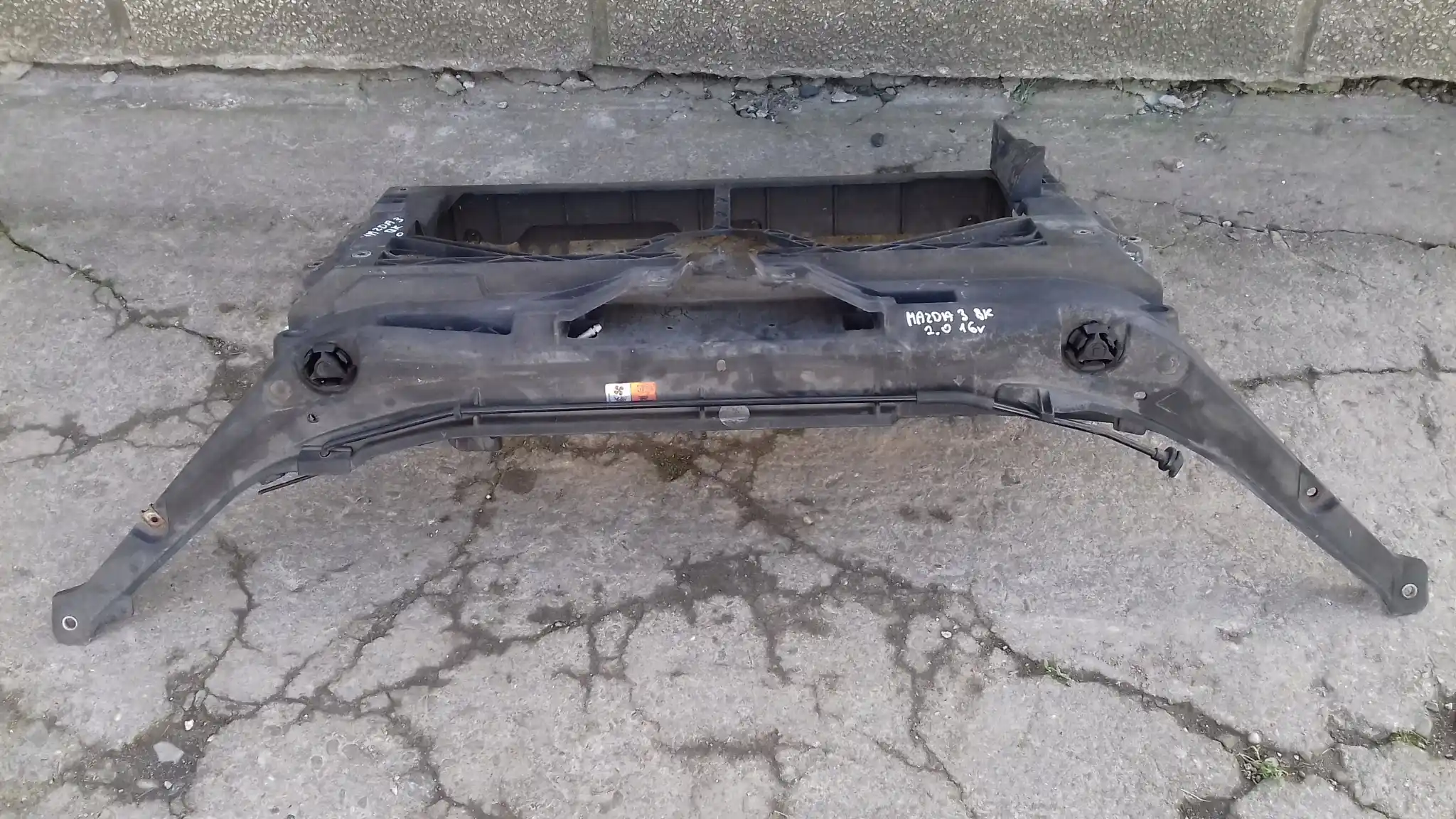 PAS PRZEDNI WZMOCNIENIE BP4K53110 MAZDA 3 BK HB 03-