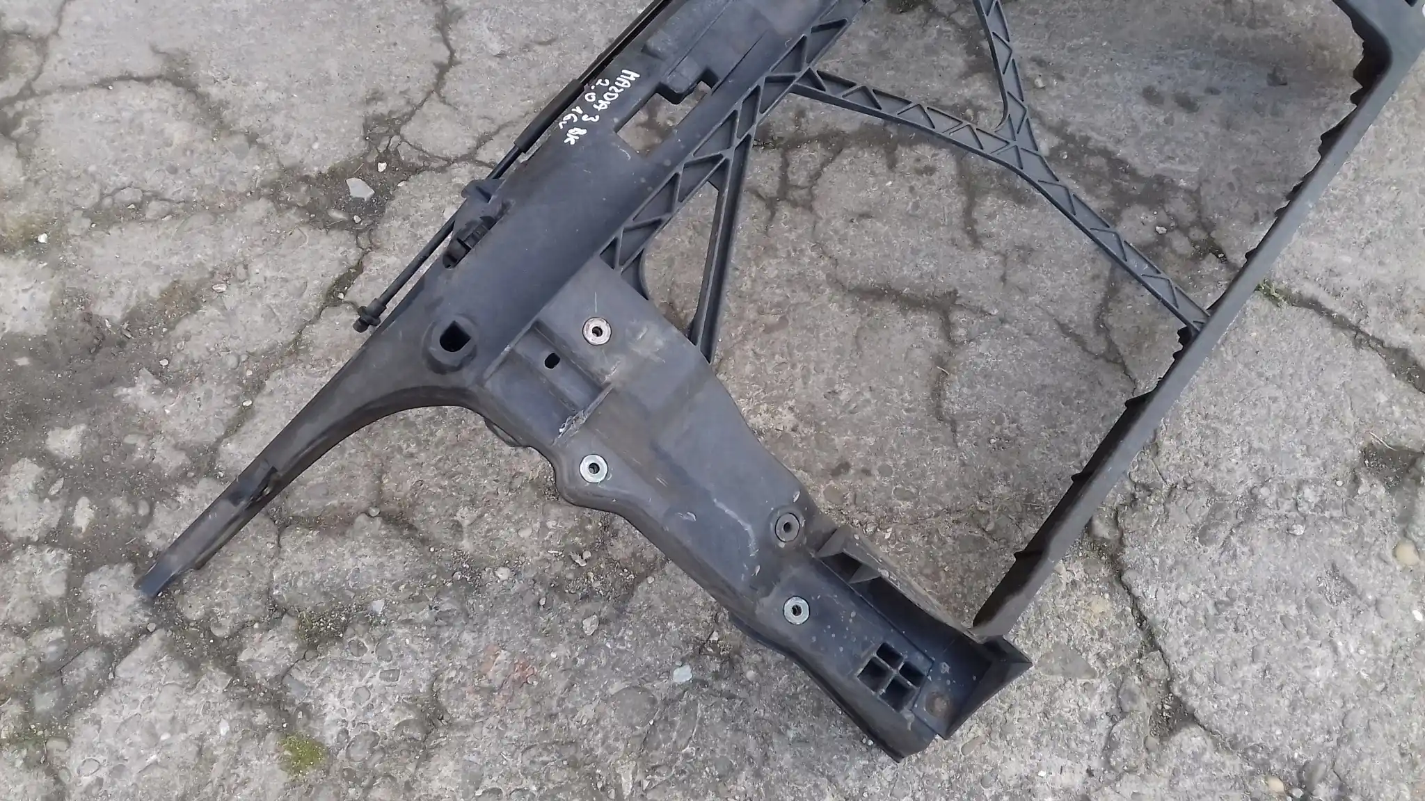 PAS PRZEDNI WZMOCNIENIE BP4K53110 MAZDA 3 BK HB 03-