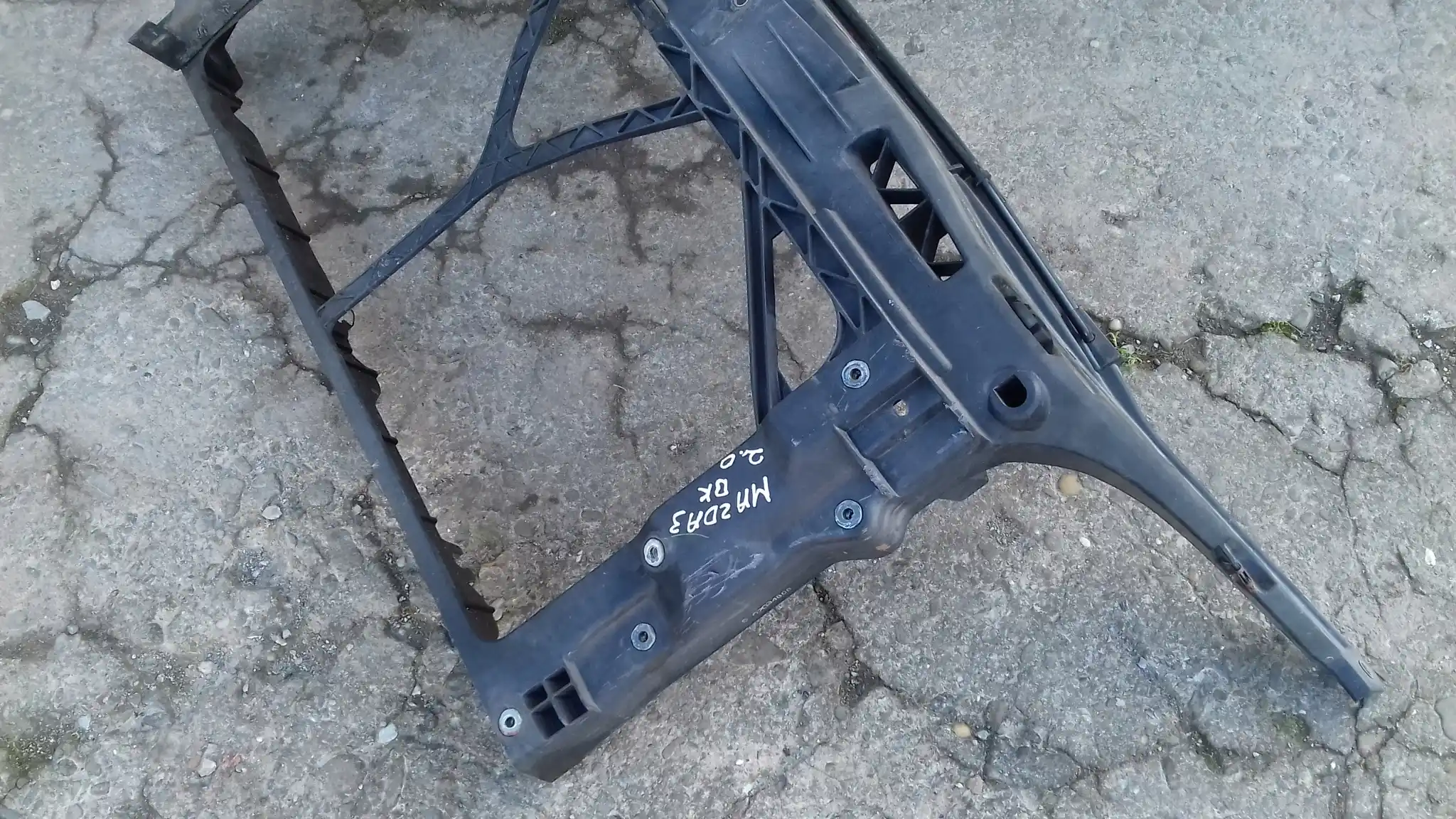 PAS PRZEDNI WZMOCNIENIE BP4K53110 MAZDA 3 BK HB 03-