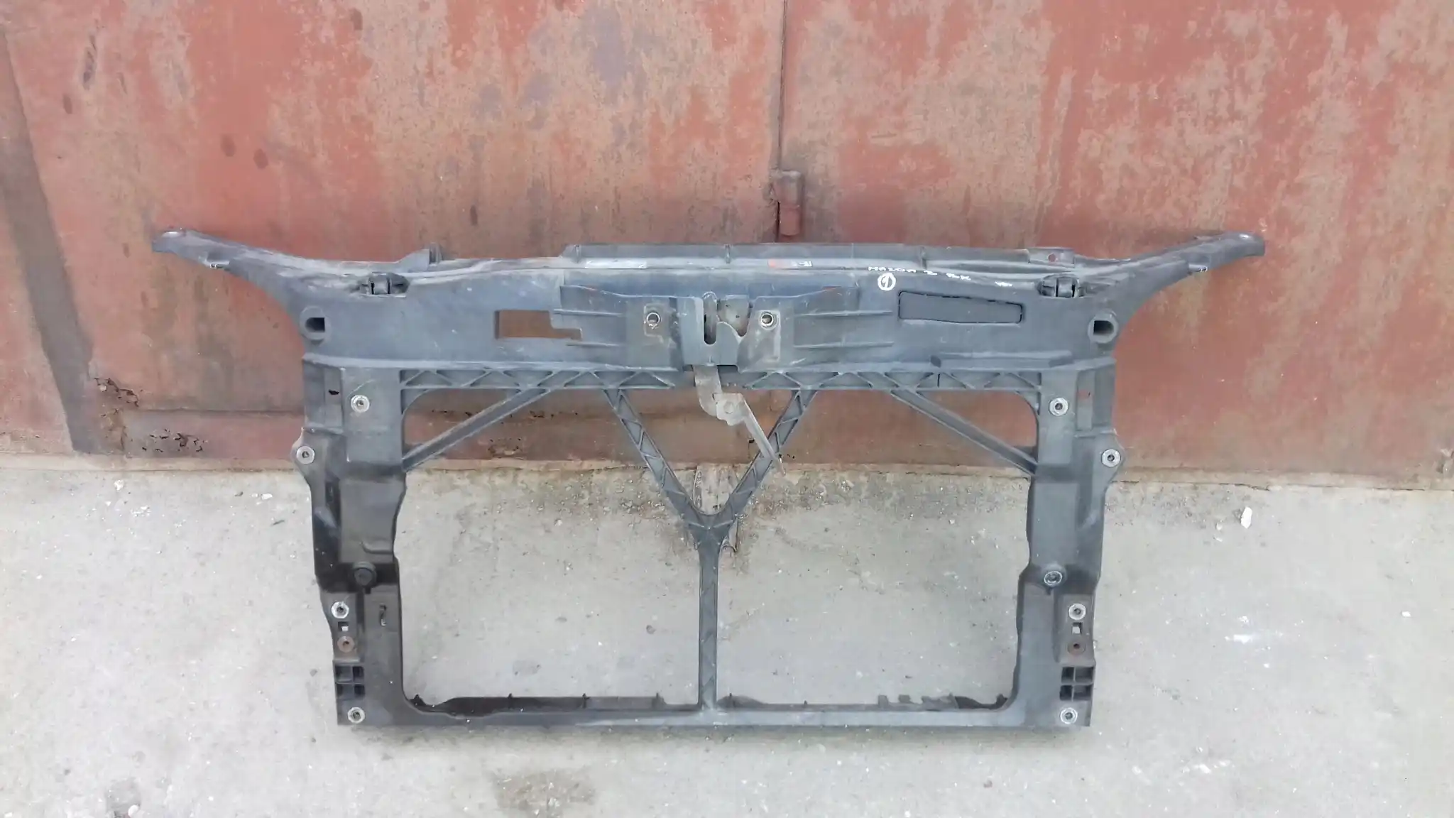 PAS PRZEDNI WZMOCNIENIE BP4K53110 MAZDA 3 BK HB 03-