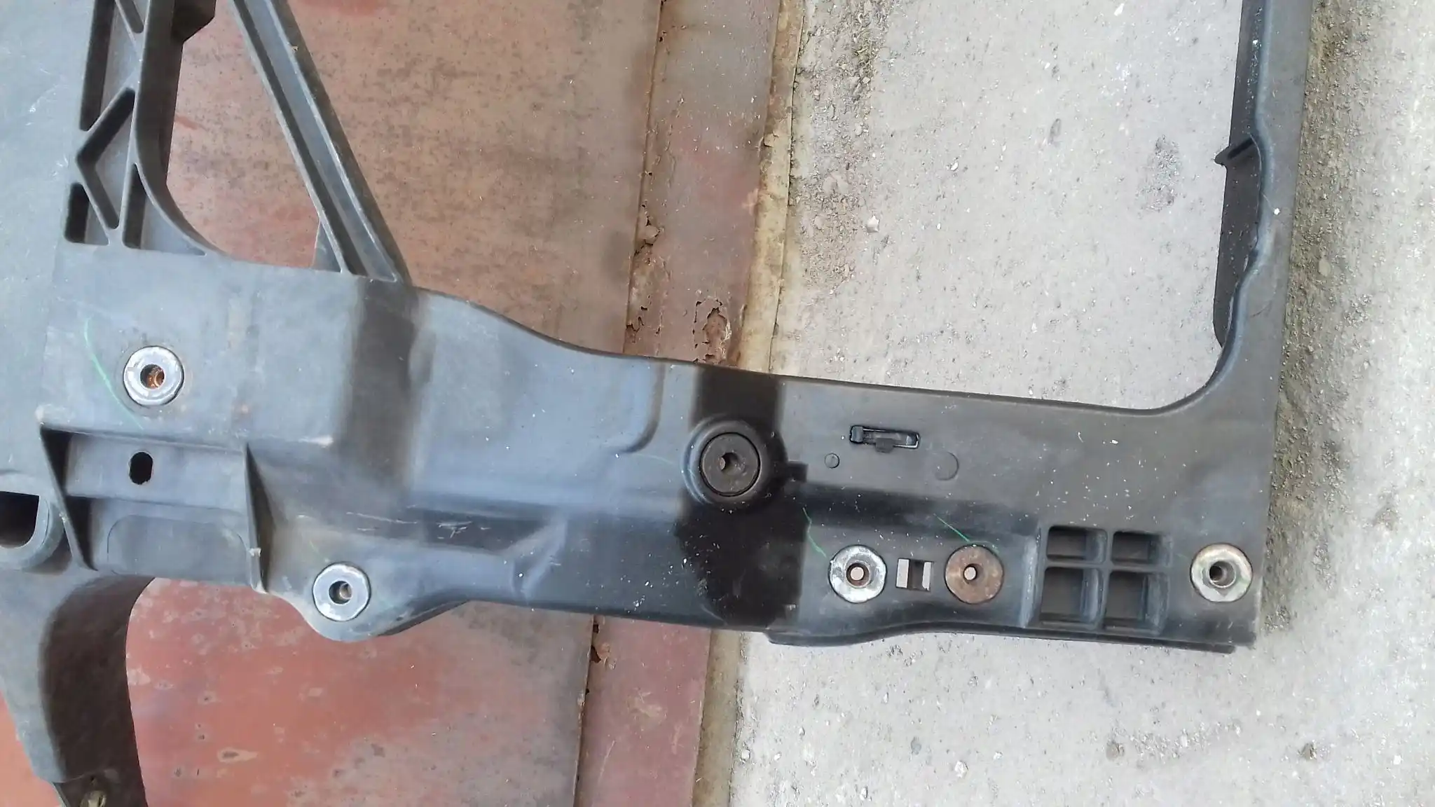 PAS PRZEDNI WZMOCNIENIE BP4K53110 MAZDA 3 BK HB 03-
