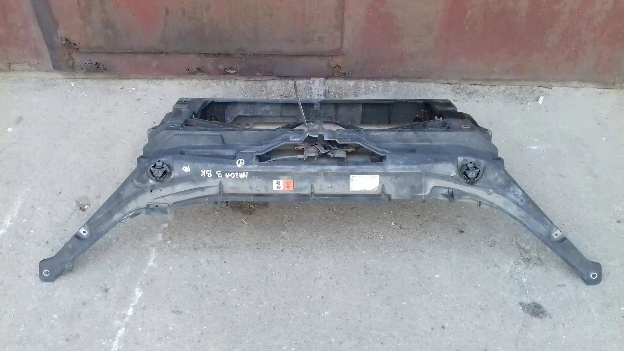 PAS PRZEDNI WZMOCNIENIE BP4K53110 MAZDA 3 BK HB 03-