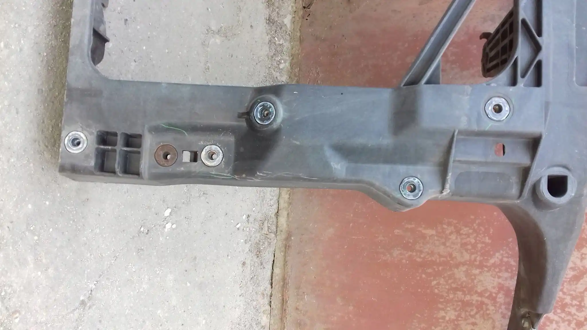 PAS PRZEDNI WZMOCNIENIE BP4K53110 MAZDA 3 BK HB 03-