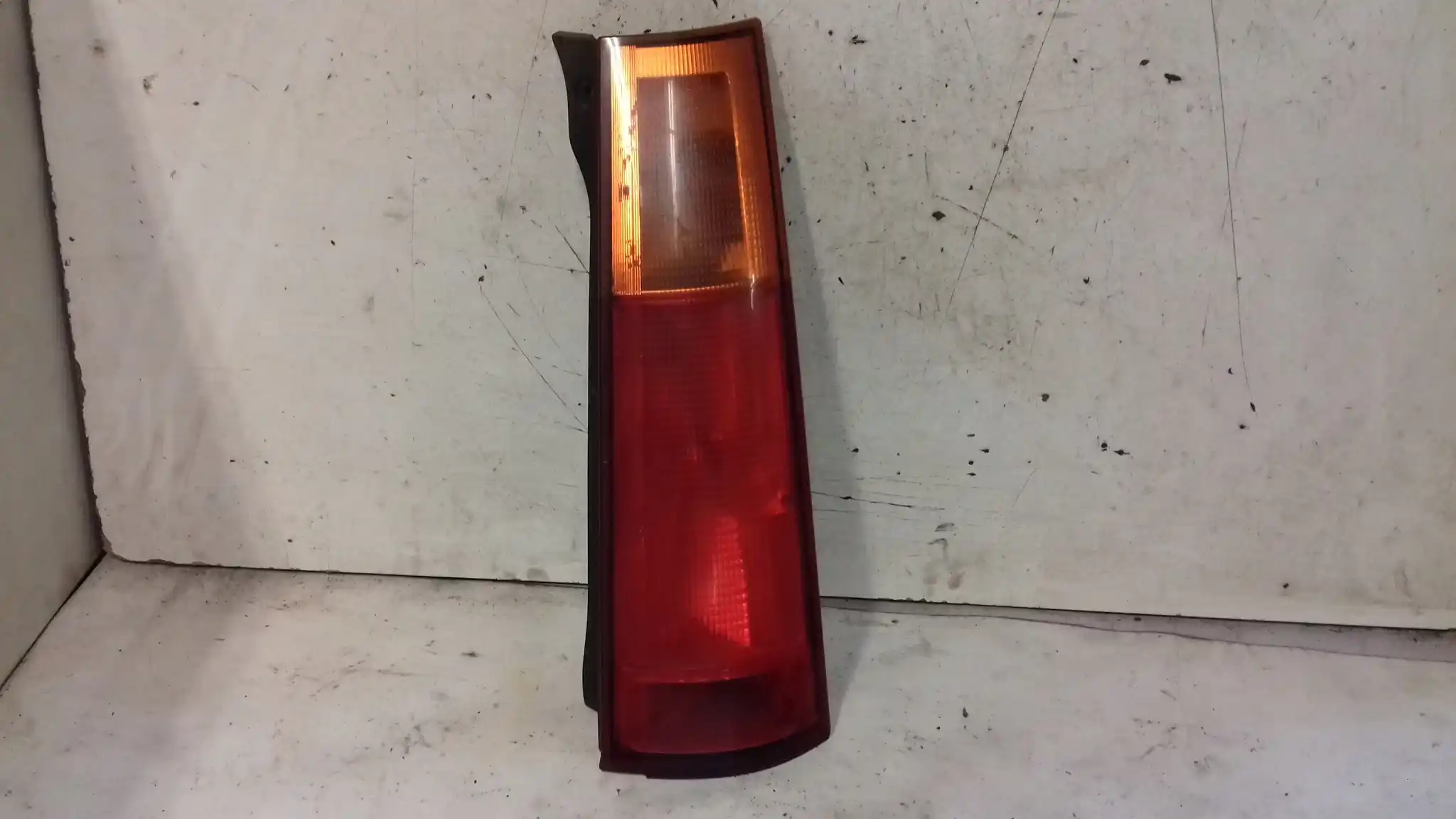 LAMPA PRAWY TYŁ TYLNA HONDA CRV CR-V I 95-