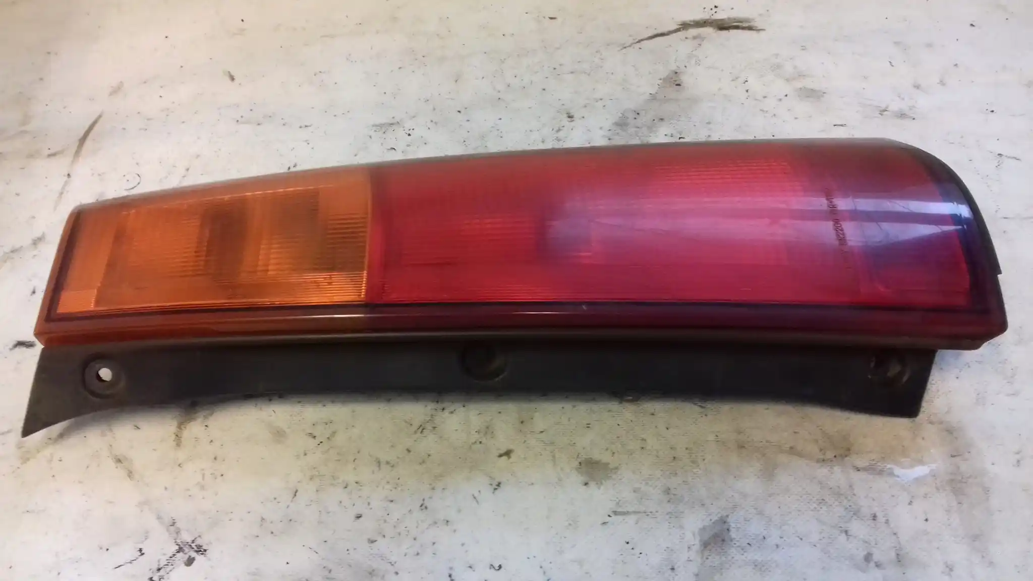 LAMPA PRAWY TYŁ TYLNA HONDA CRV CR-V I 95-