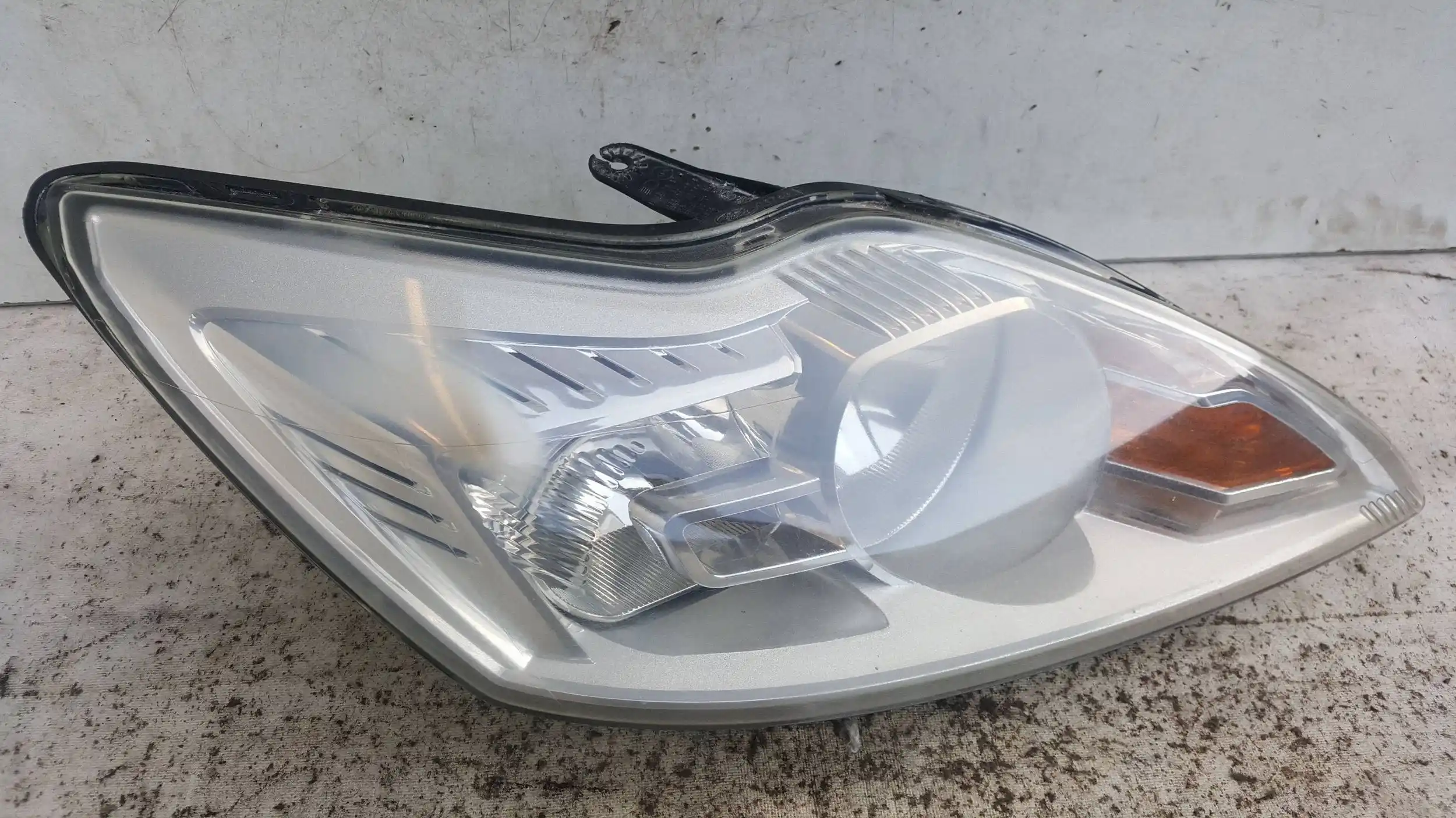 LAMPA PRAWY PRZÓD PRZEDNIA 8M5113W029AE FORD FOCUS MK2 II LIFT 07-11