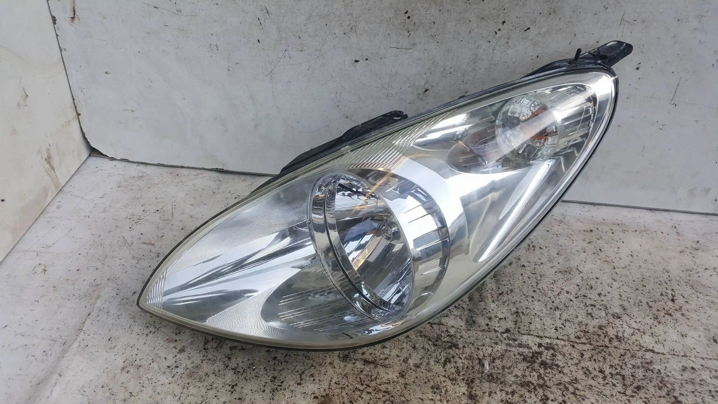 LAMPA LEWY PRZÓD PRZEDNIA HYUNDAI I20 I 08-12