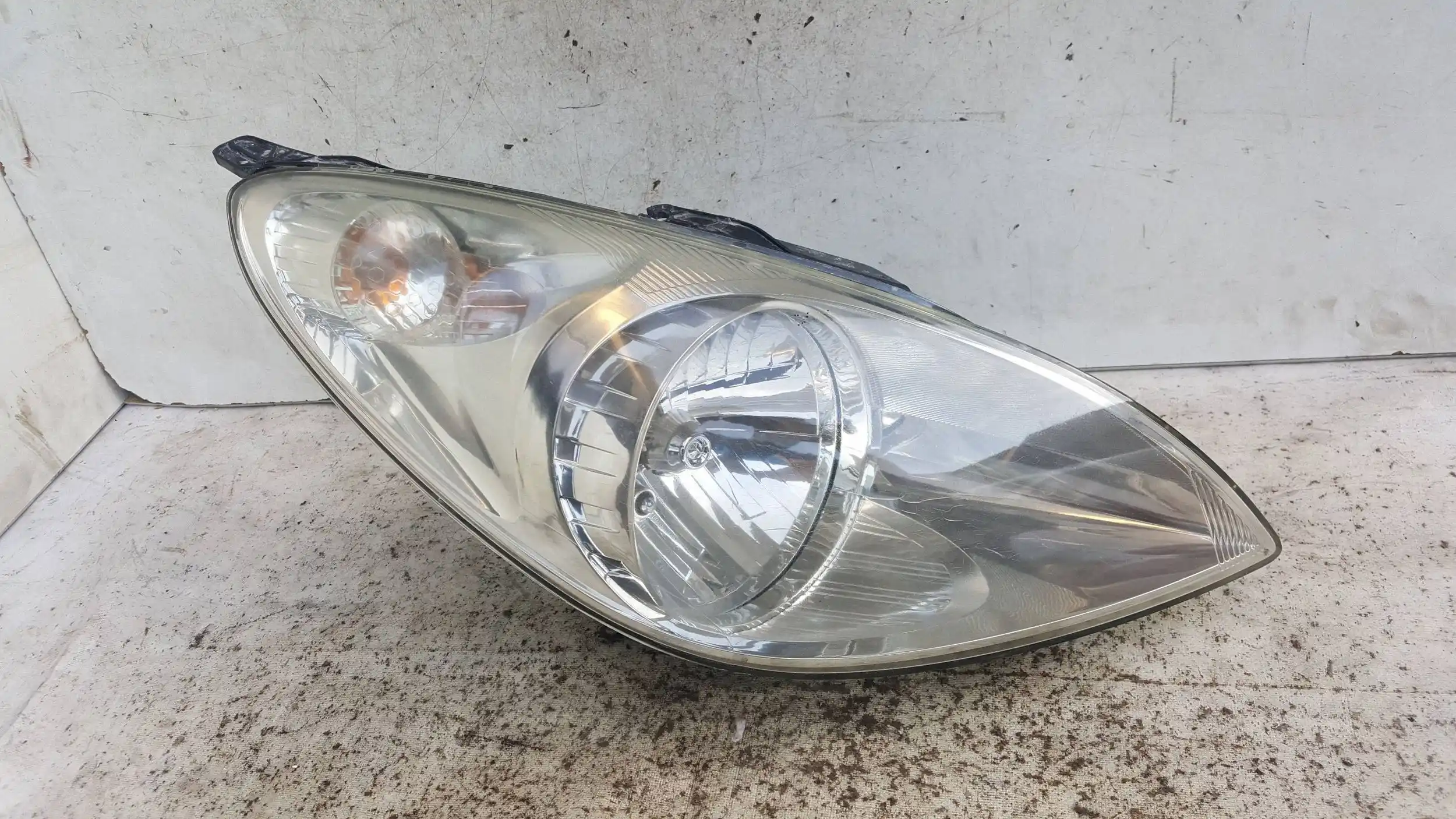 LAMPA PRAWY PRZÓD PRZEDNIA HYUNDAI I20 I 08-12