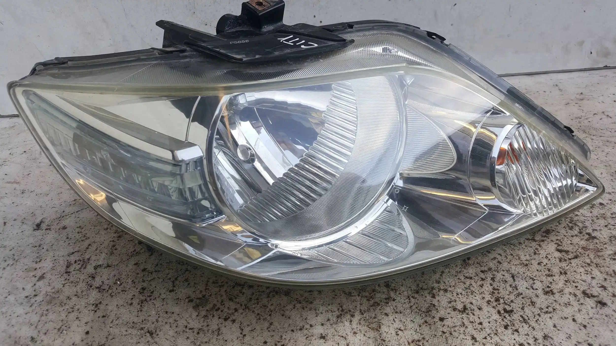 LAMPA PRAWY PRZÓD PRZEDNIA HONDA CITY IV LIFT 05-
