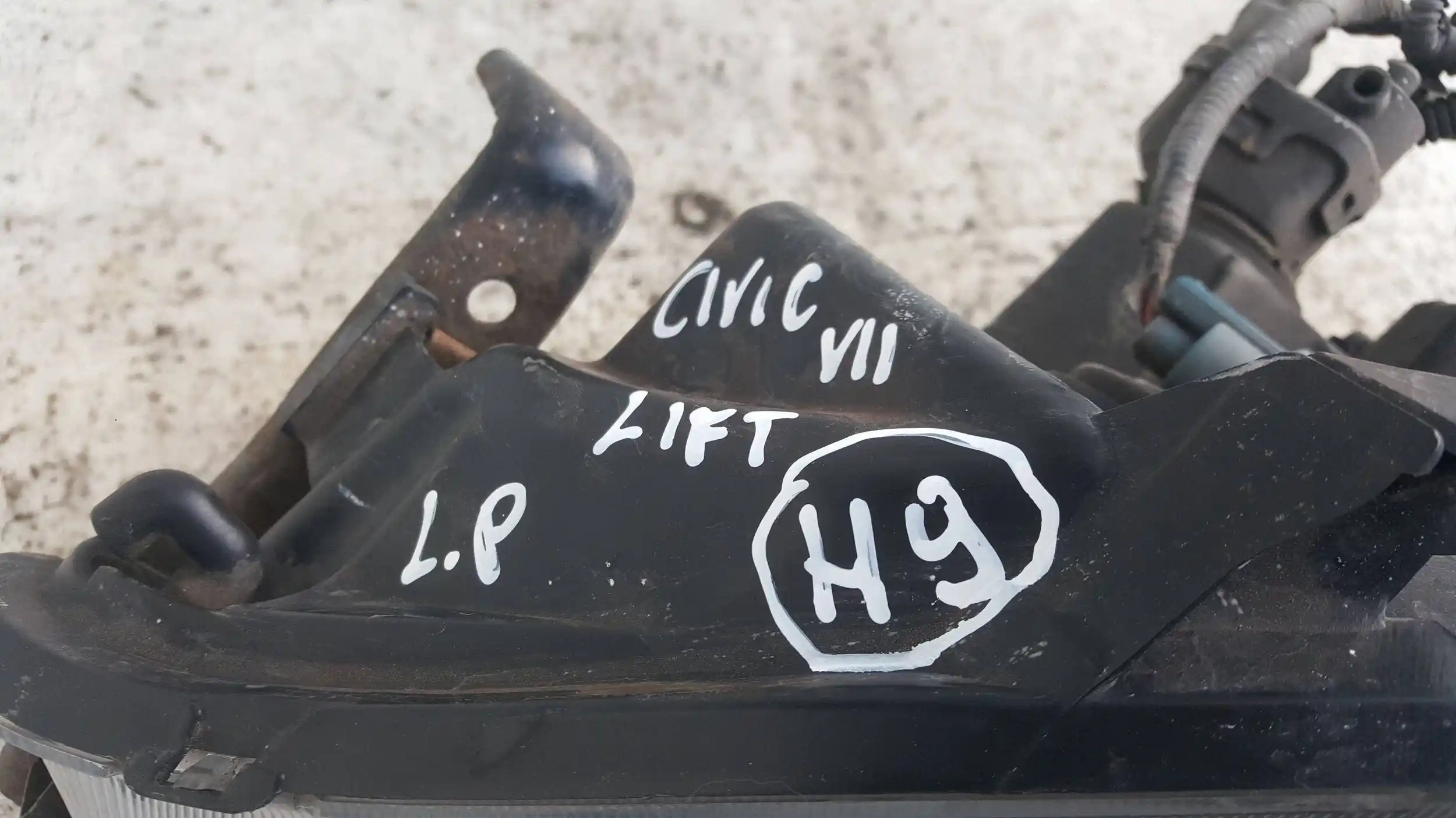 LAMPA LEWY PRZÓD PRZEDNIA HONDA CIVIC VII LIFT HB 04-06