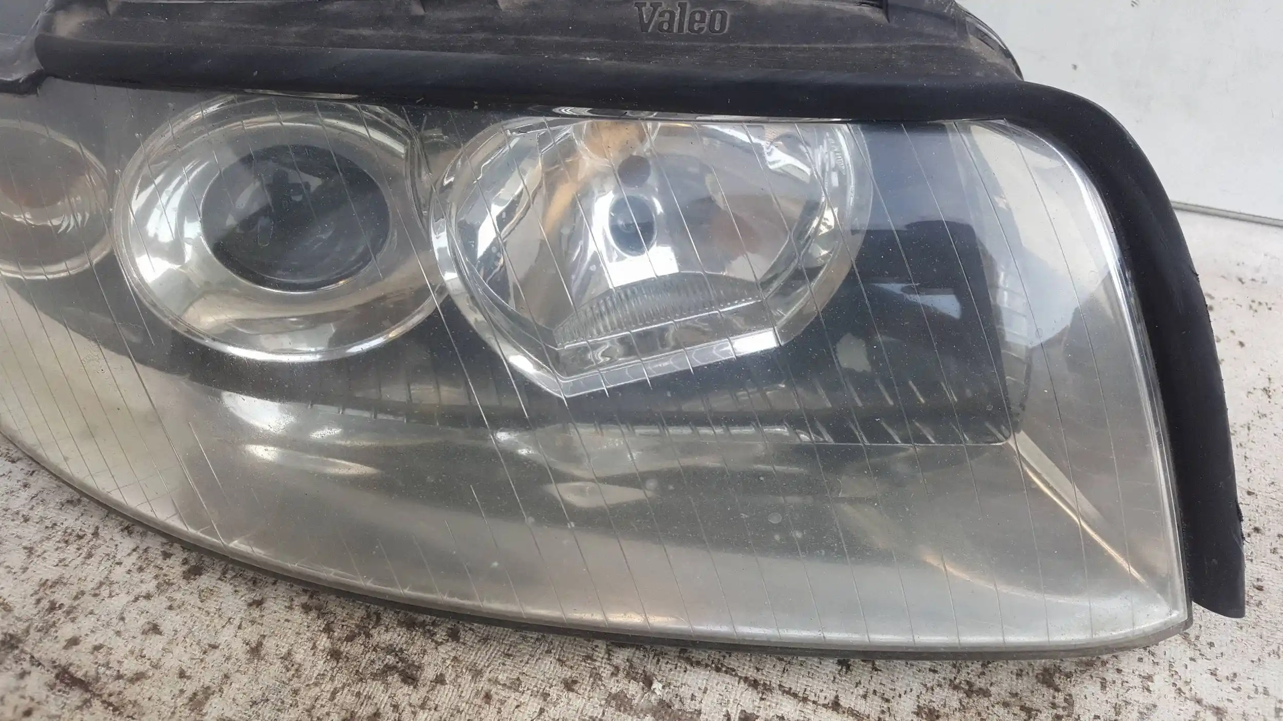 LAMPA PRAWY PRZÓD PRZEDNIA 8E0941030C AUDI A4 B6 00-